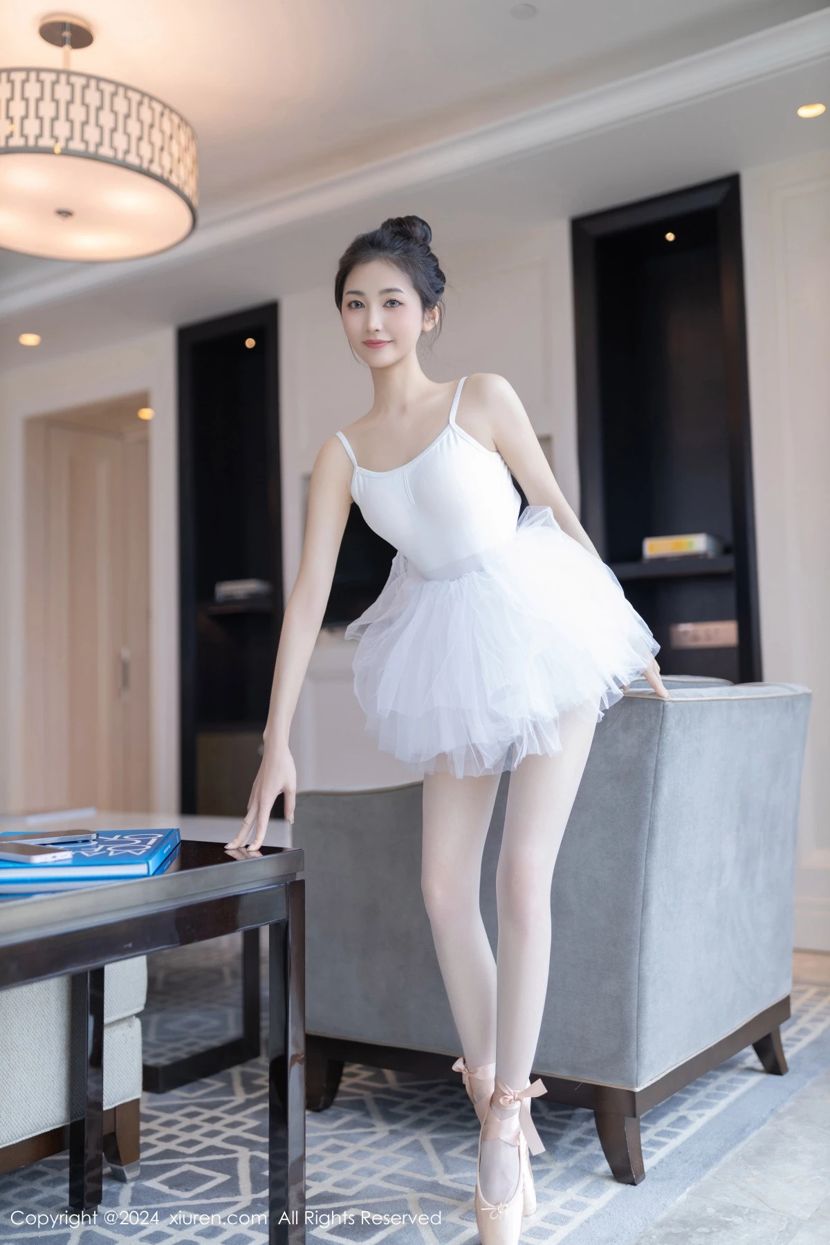 秀人集.com_[XiuRen秀人网]No.8657_模特鱼尾fish私房性感白色芭蕾短裙配白丝袜秀美腿玉足迷人写真80P