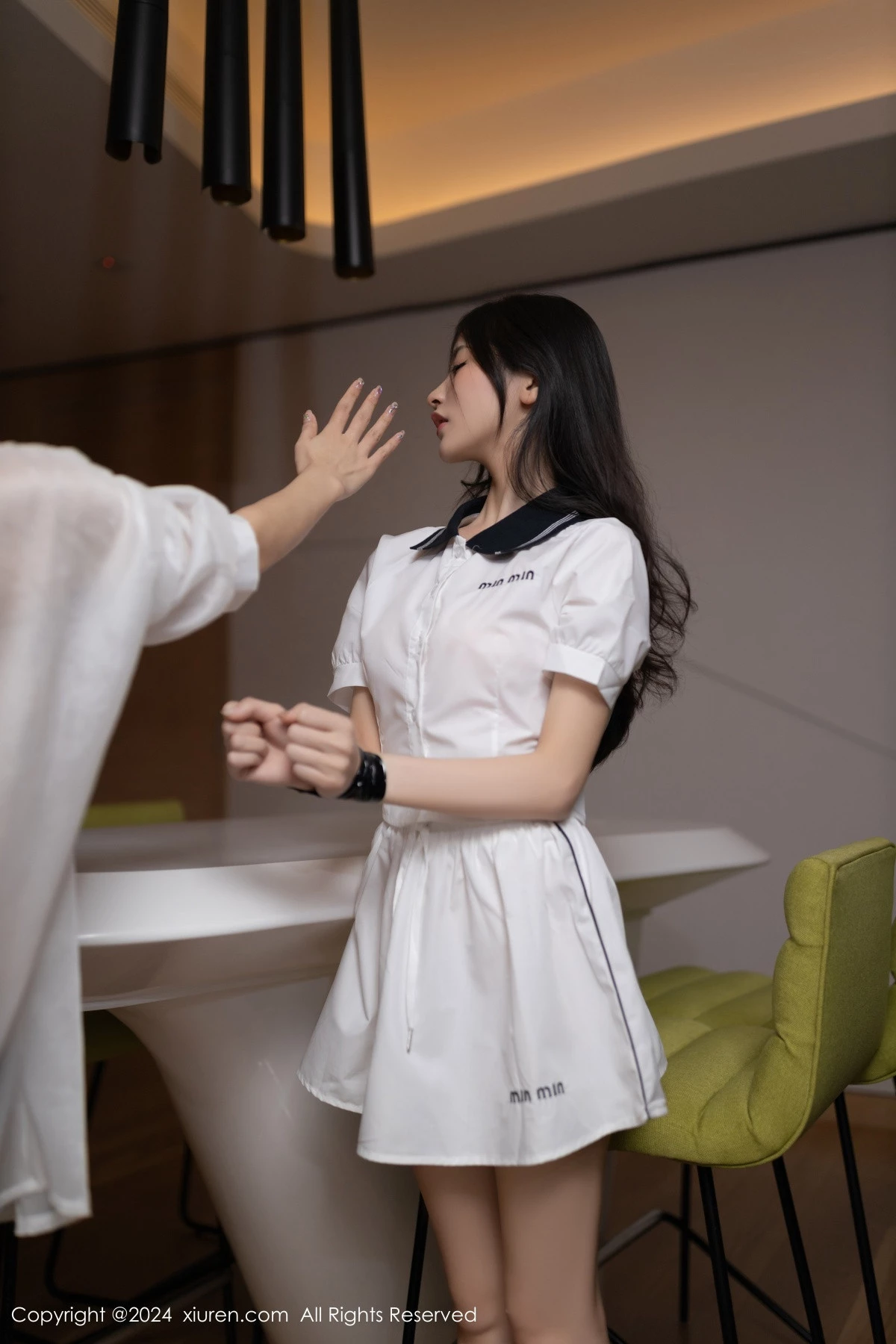 秀人集.com_[XiuRen秀人网]No.8793_模特鱼尾fish性感白色短裙套装露粉色内衣秀曼妙身姿迷人写真80P