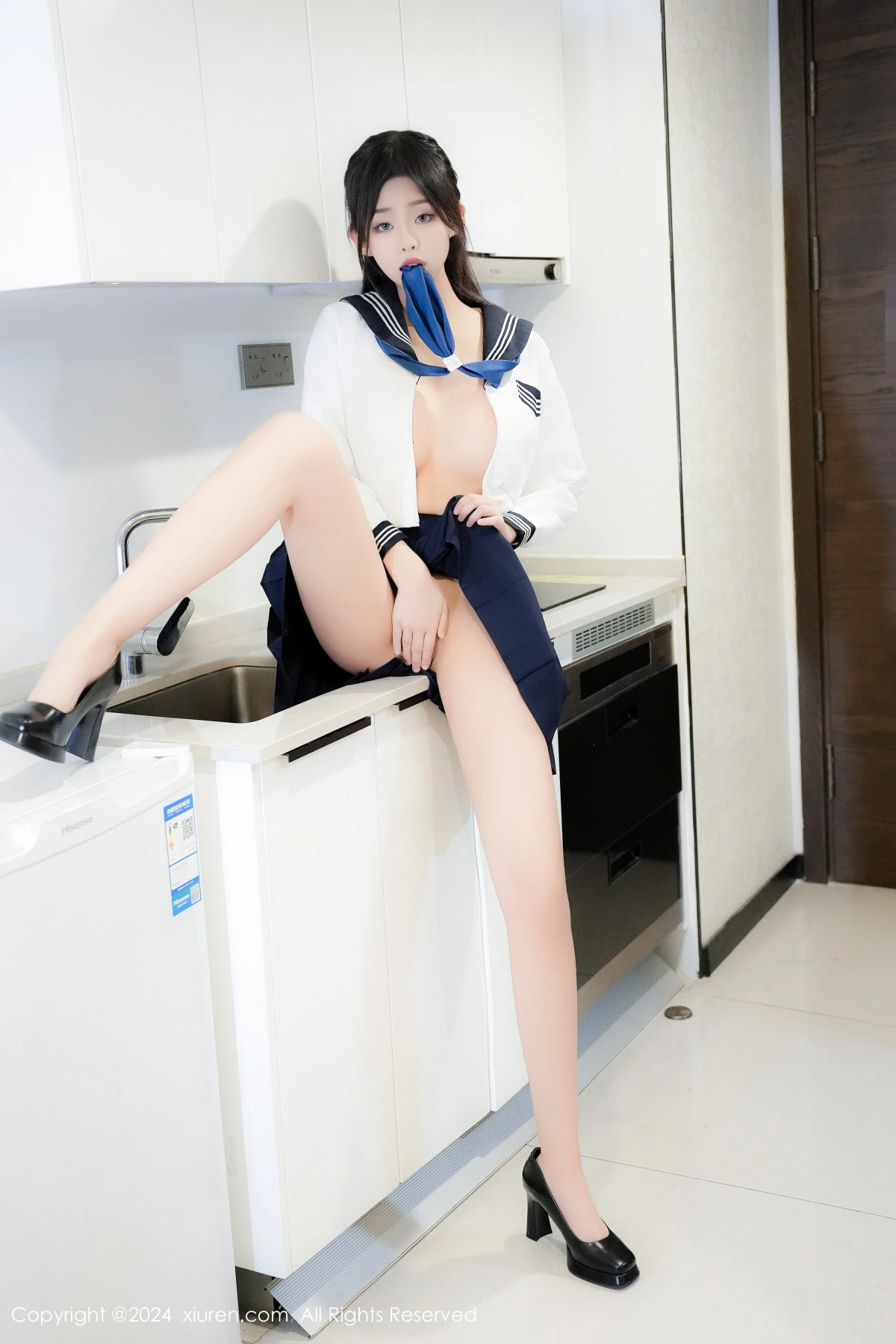 秀人集.com_[XiuRen秀人网]No.8879_模特董林越性感蓝白色校服配黑高跟半脱秀丰满身姿惹火诱惑写真66P