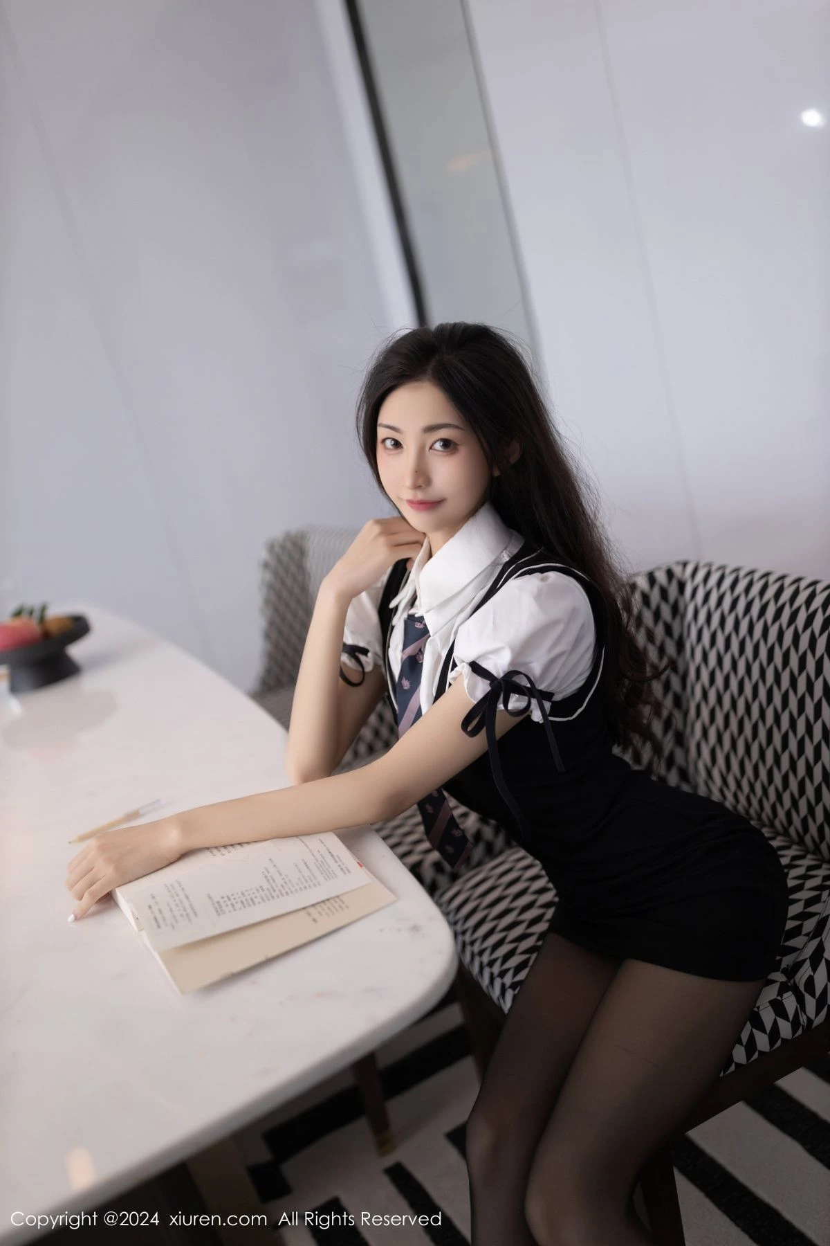 秀人集.com_[XiuRen秀人网]No.8934_模特鱼尾fish学生制服露白色内衣配超薄黑丝秀丰腴身姿诱惑写真82P