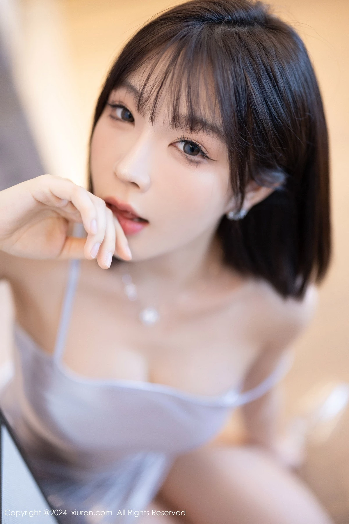 秀人集.com_[XiuRen秀人网]No.9020_女神徐莉芝Booty性感白色连衣短裙配开档白丝秀完美身材诱惑写真94P