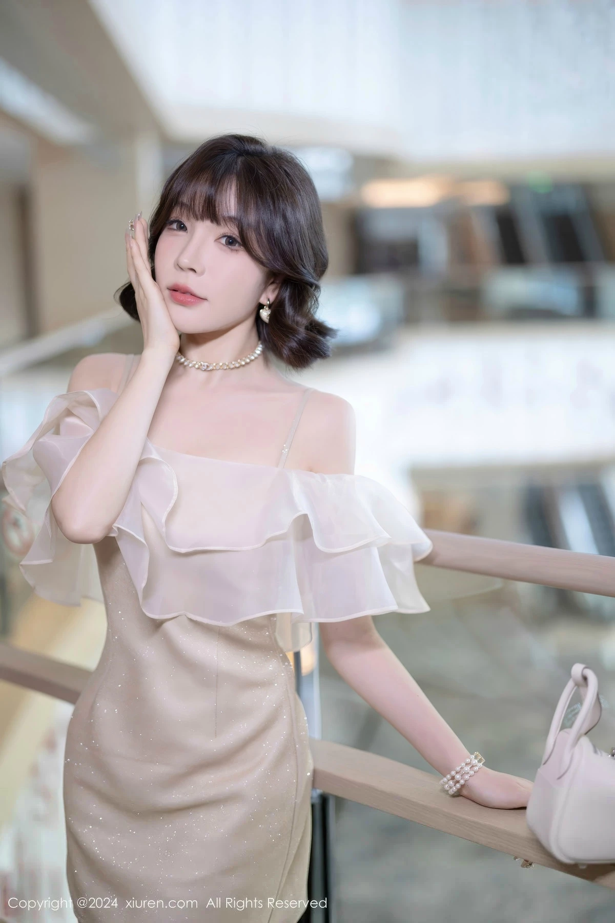 秀人集.com_[XiuRen秀人网]No.8917_女神徐莉芝Booty性感浅色连衣短裙+黑色情趣内衣迷人诱惑写真90P