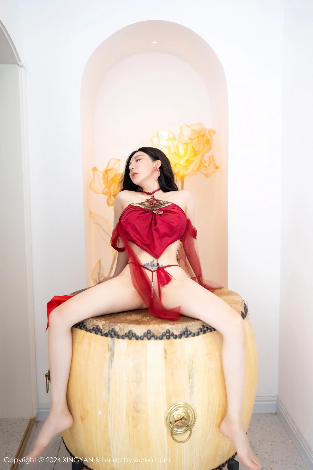 秀人集.com_[XINGYAN星颜社]VOL.270_模特潘思沁性感红色薄纱情趣服饰露丁字裤秀巨乳肥臀诱惑写真80P