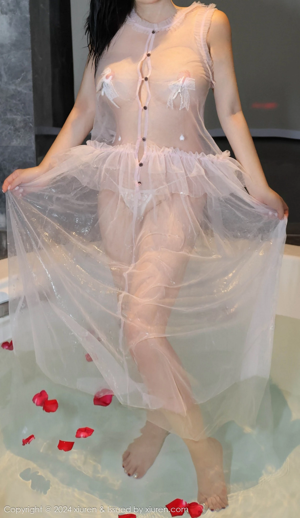 秀人集.com_[XiuRen秀人网]No.9164_模特小薯条nienie户外性感女仆装配超薄肉丝秀惹火身材诱惑写真87P