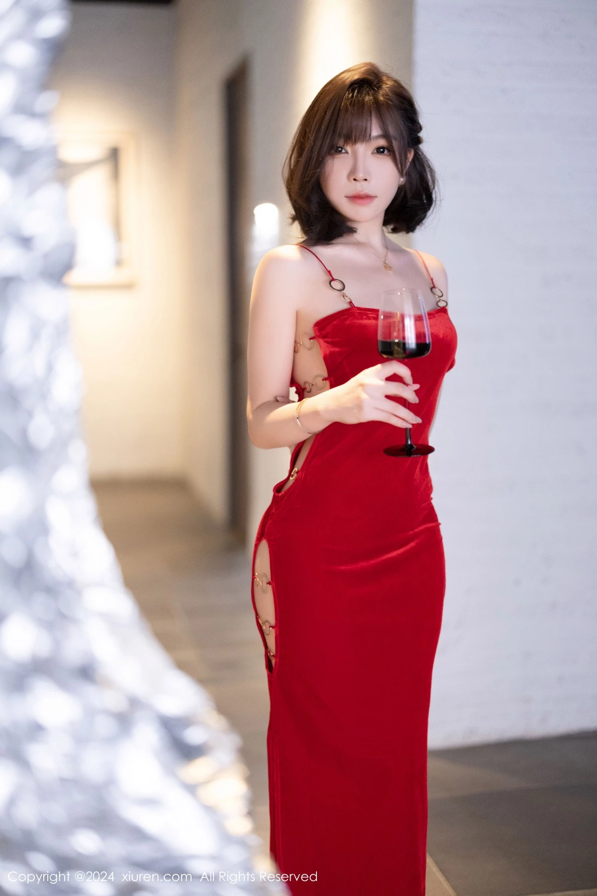 秀人集.com_[XiuRen秀人网]No.9229_女神徐莉芝Booty红色吊带连衣裙露情趣内衣秀曼妙身姿诱惑写真90P