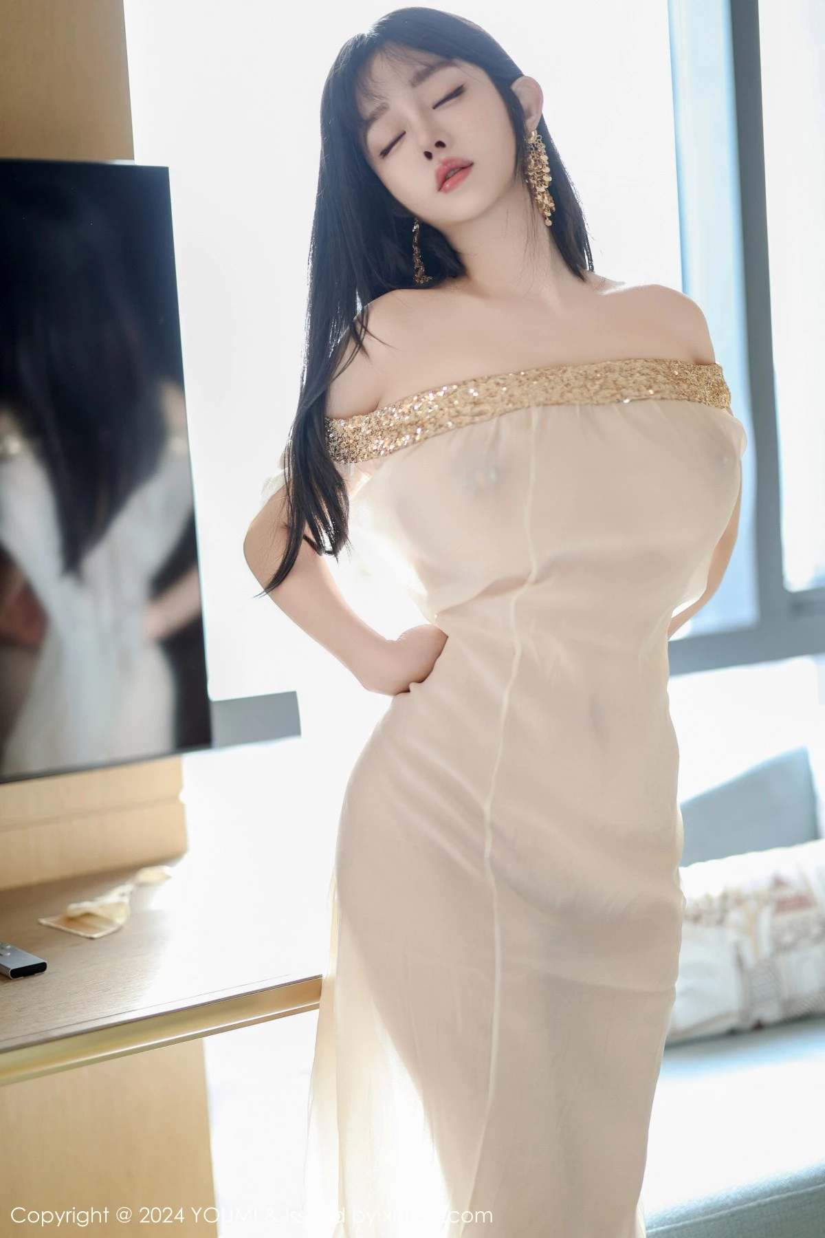 秀人集.com_[YouMi尤蜜荟]Vol.1110_女神王雨纯私房性感浅色轻透连衣长裙半撩秀丰满身材诱惑写真70P