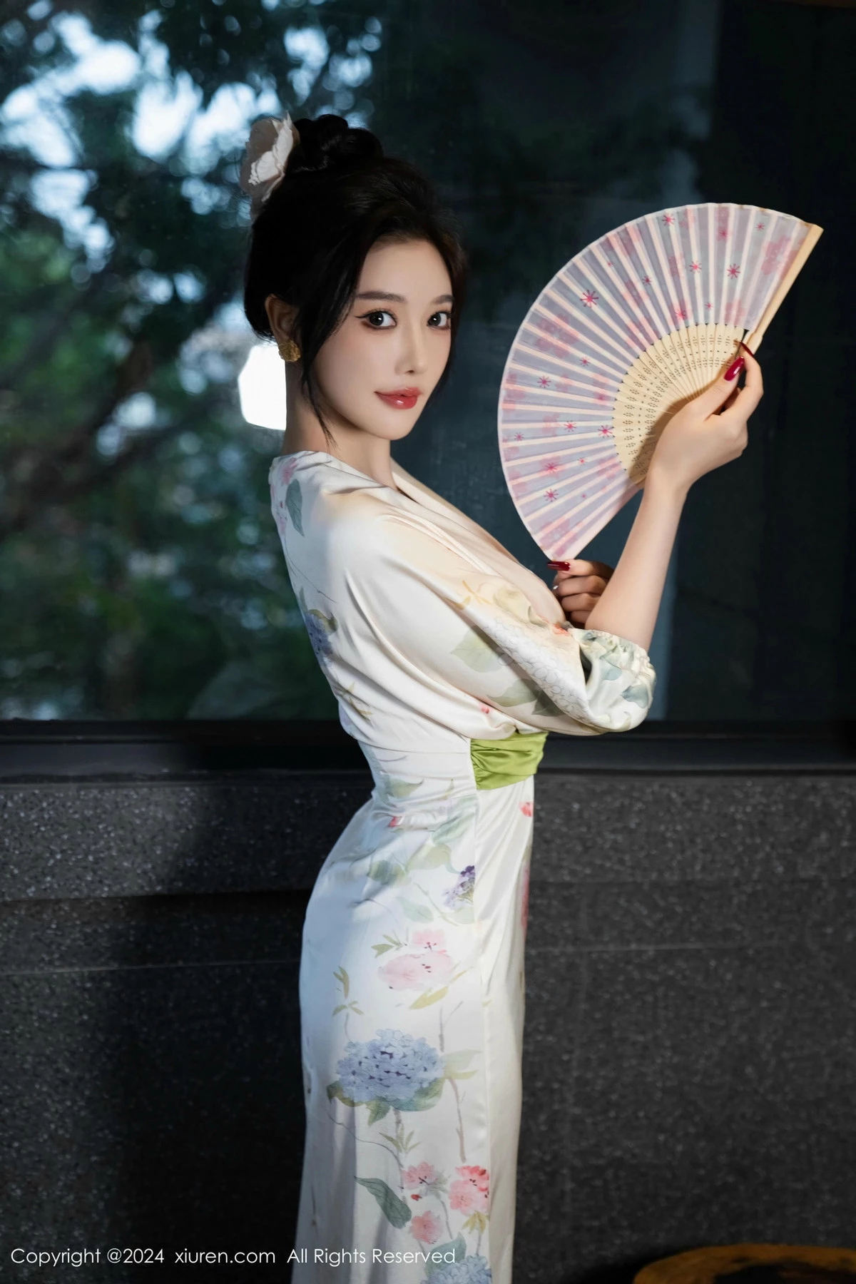 秀人集.com_[XiuRen秀人网]No.9470_女神杨晨晨Yome白色连衣裙+红色蕾丝情趣内衣秀丰腴身材诱惑写真99P