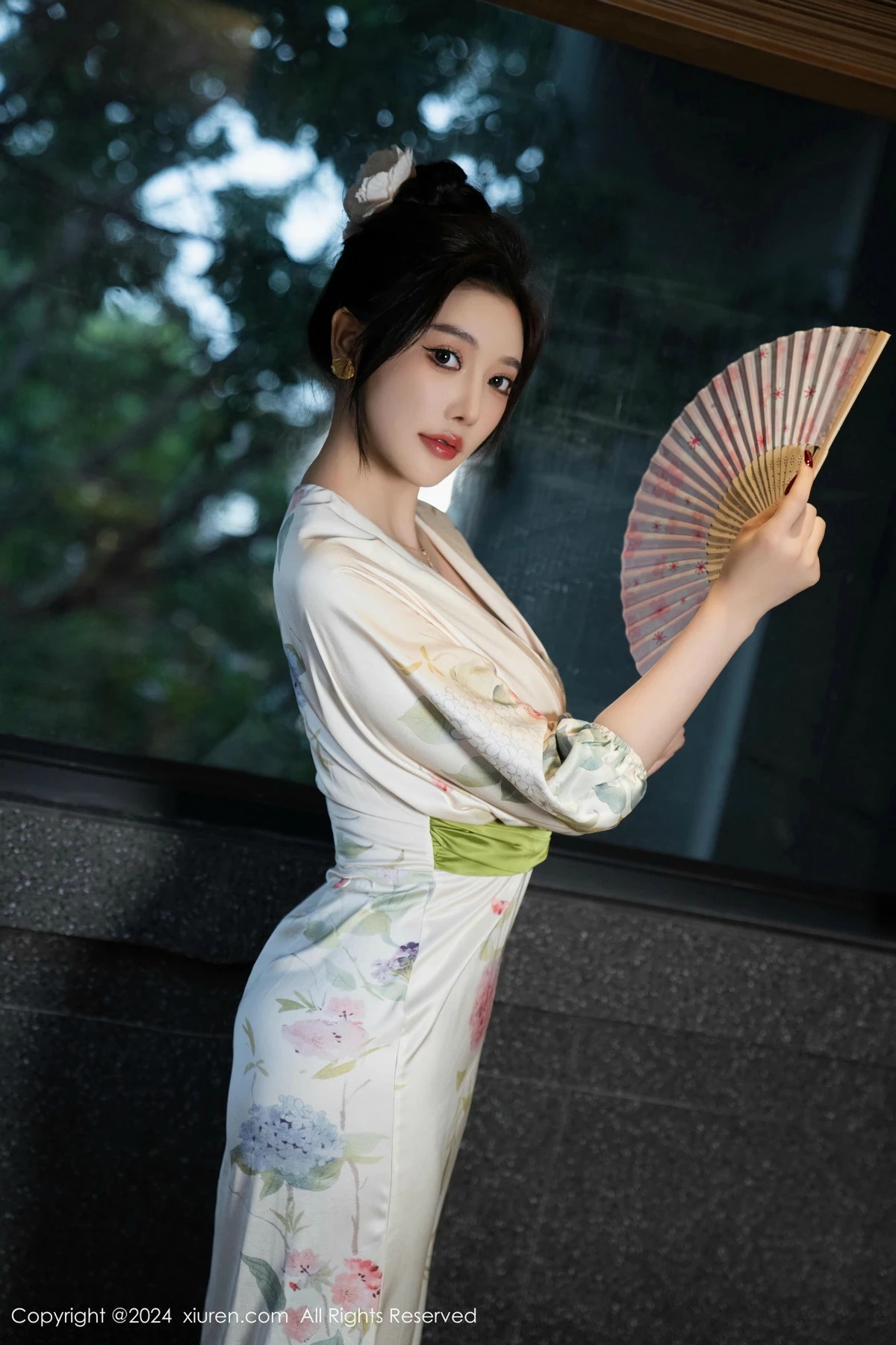 秀人集.com_[XiuRen秀人网]No.9470_女神杨晨晨Yome白色连衣裙+红色蕾丝情趣内衣秀丰腴身材诱惑写真99P