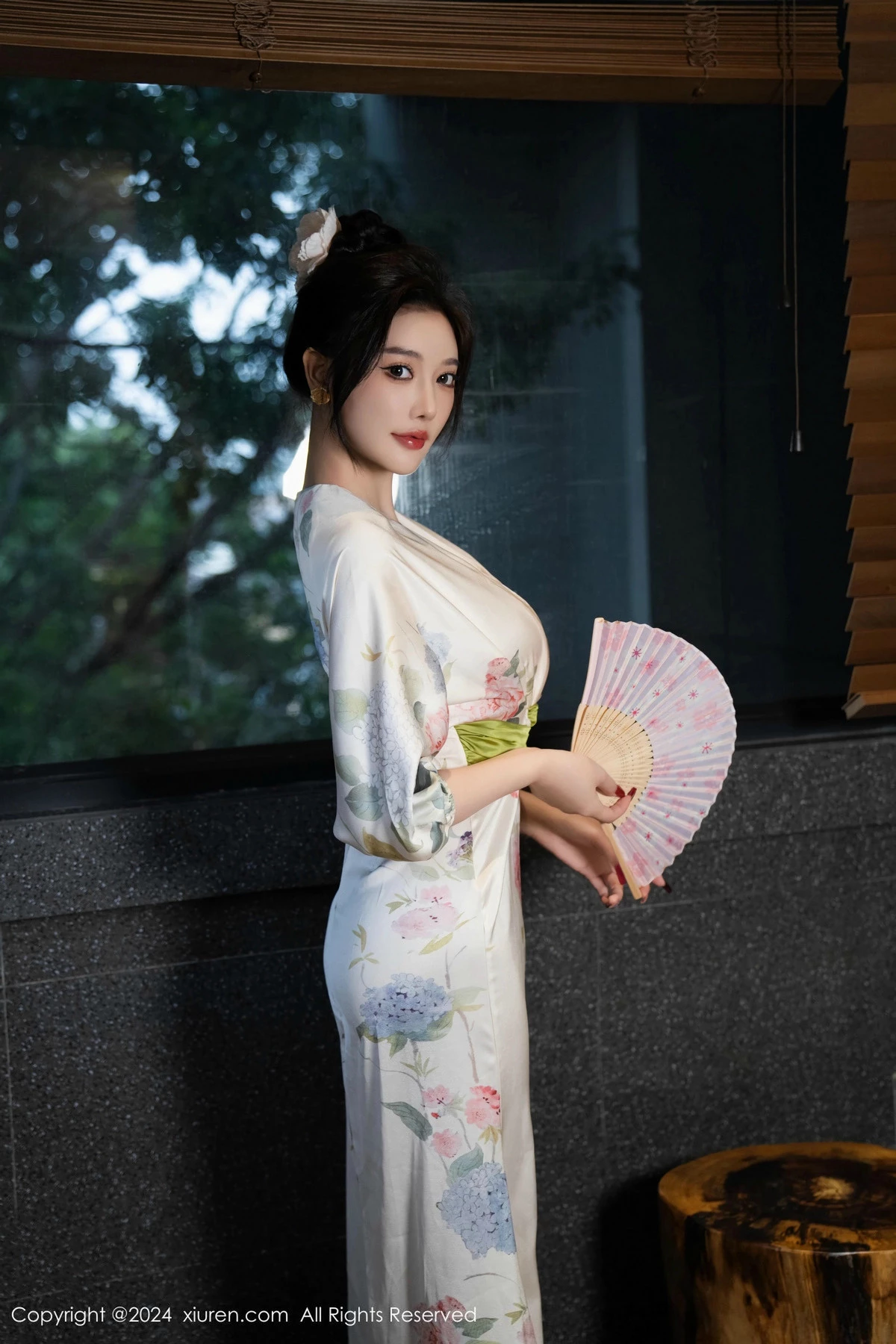 秀人集.com_[XiuRen秀人网]No.9470_女神杨晨晨Yome白色连衣裙+红色蕾丝情趣内衣秀丰腴身材诱惑写真99P