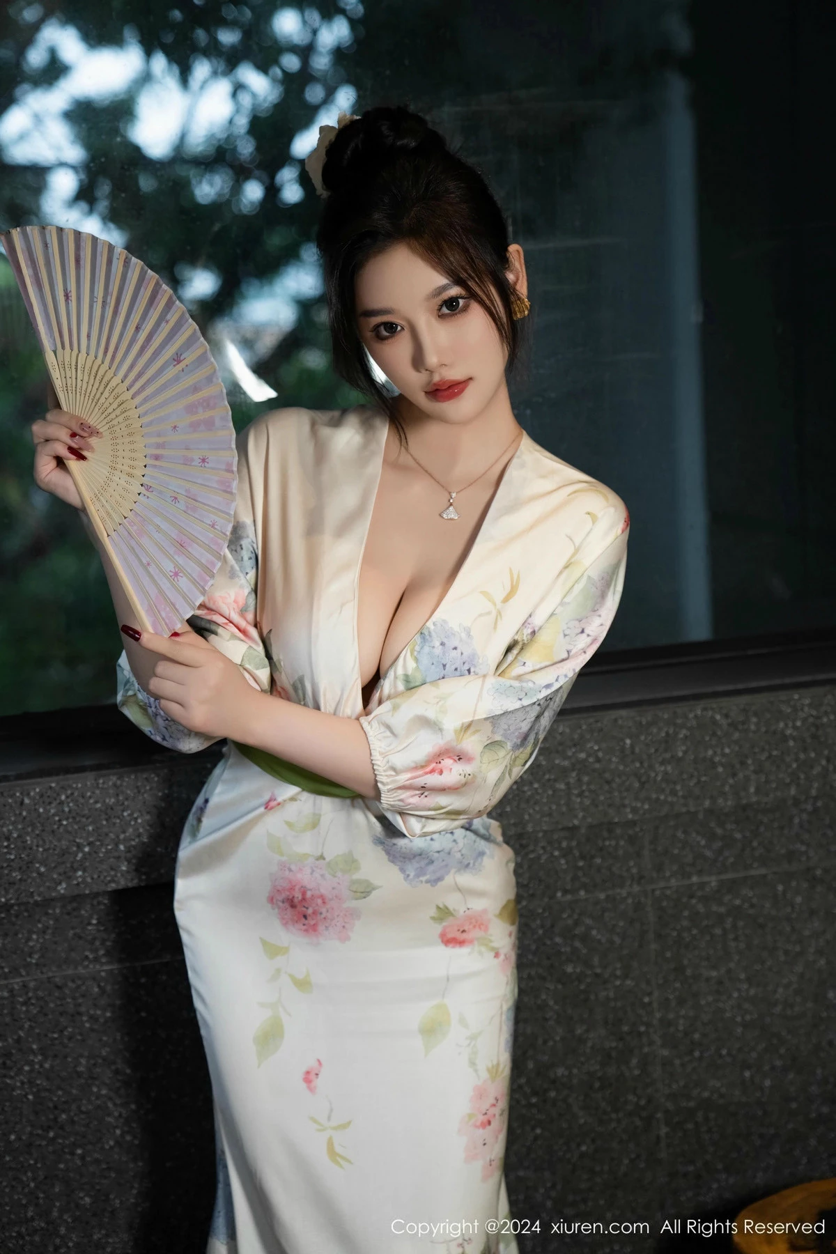 秀人集.com_[XiuRen秀人网]No.9470_女神杨晨晨Yome白色连衣裙+红色蕾丝情趣内衣秀丰腴身材诱惑写真99P