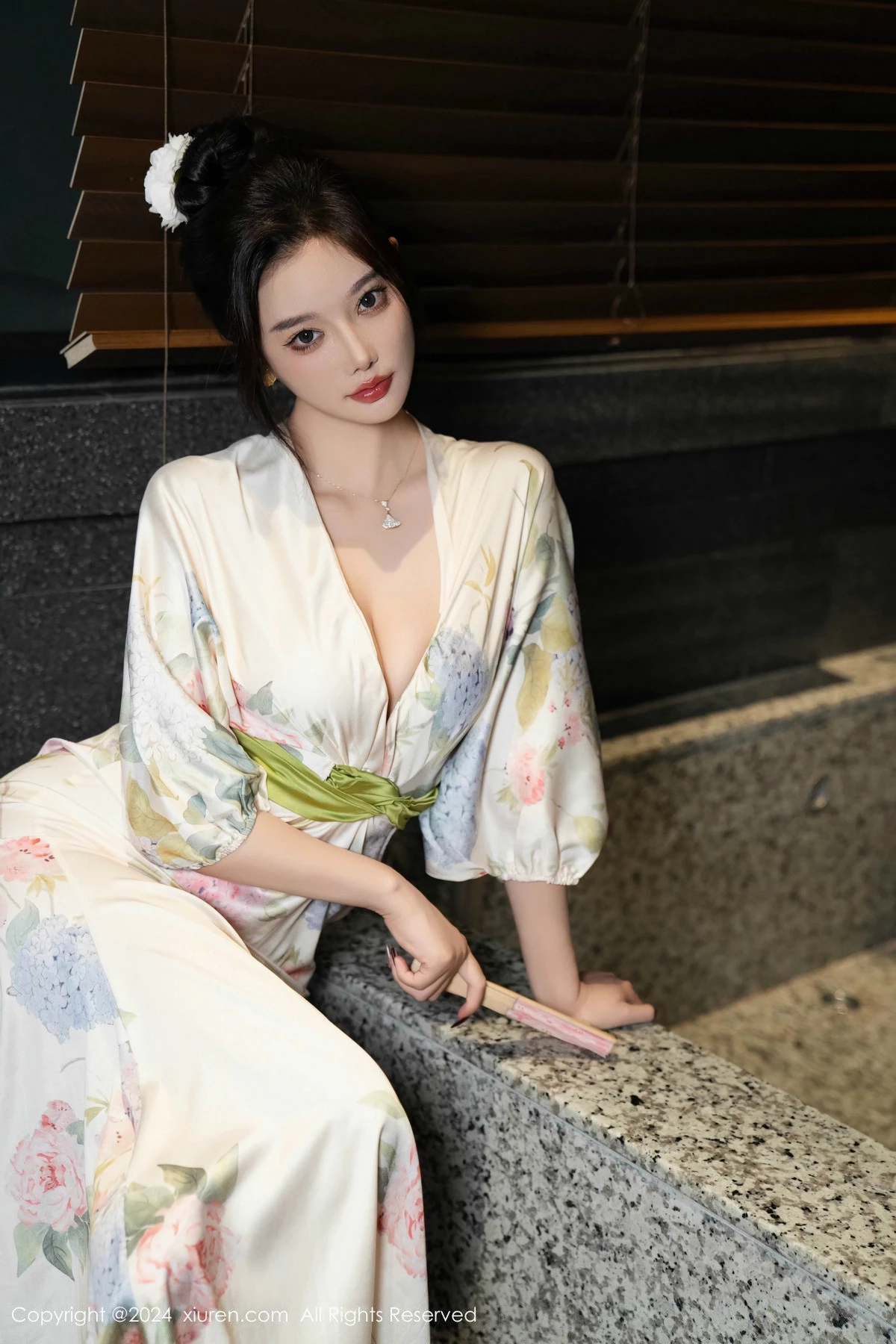 秀人集.com_[XiuRen秀人网]No.9470_女神杨晨晨Yome白色连衣裙+红色蕾丝情趣内衣秀丰腴身材诱惑写真99P