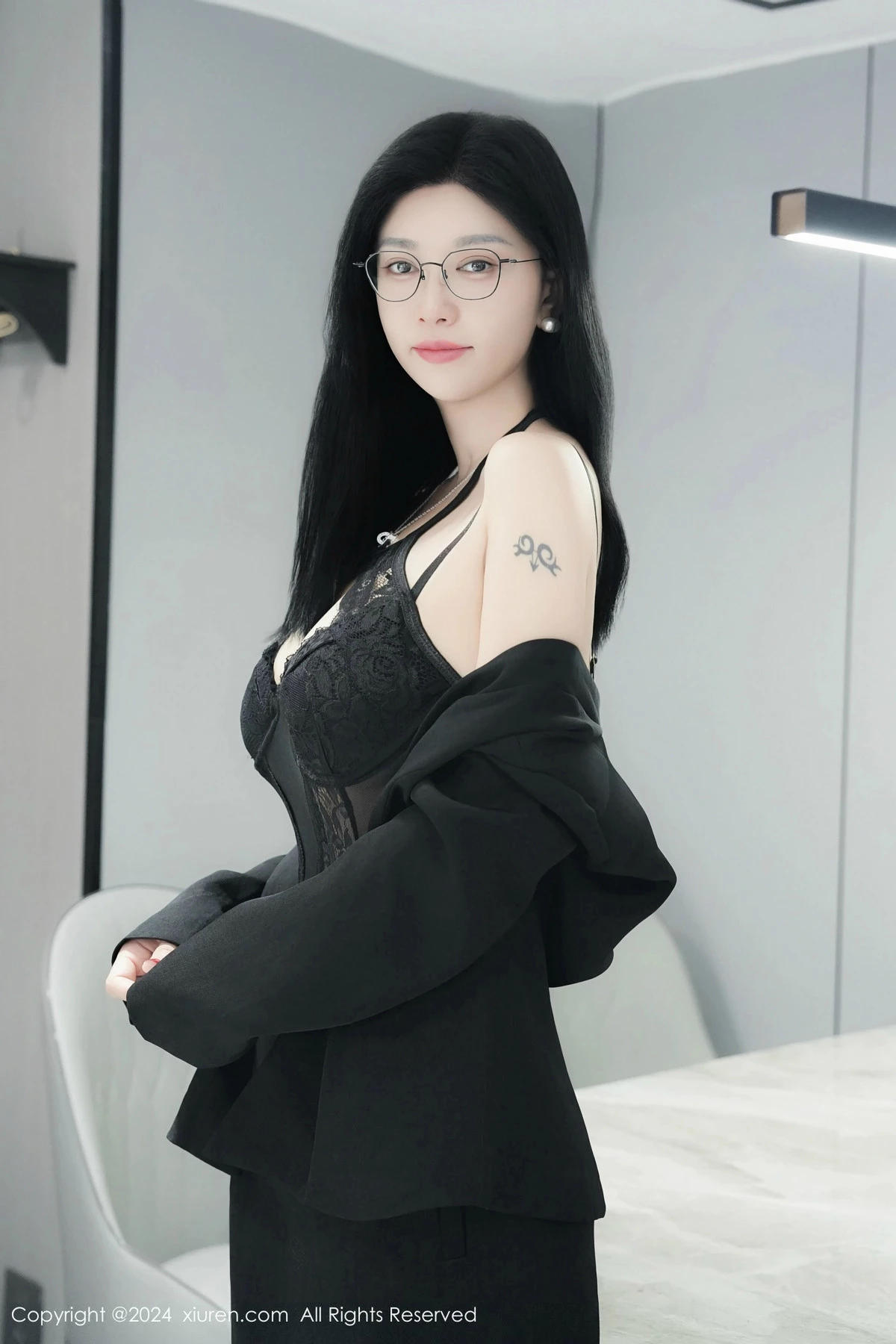 秀人集.com_[XiuRen秀人网]No.9639_模特雅茹老师性感黑色西服露黑色情趣内衣秀柔美身姿诱惑写真81P