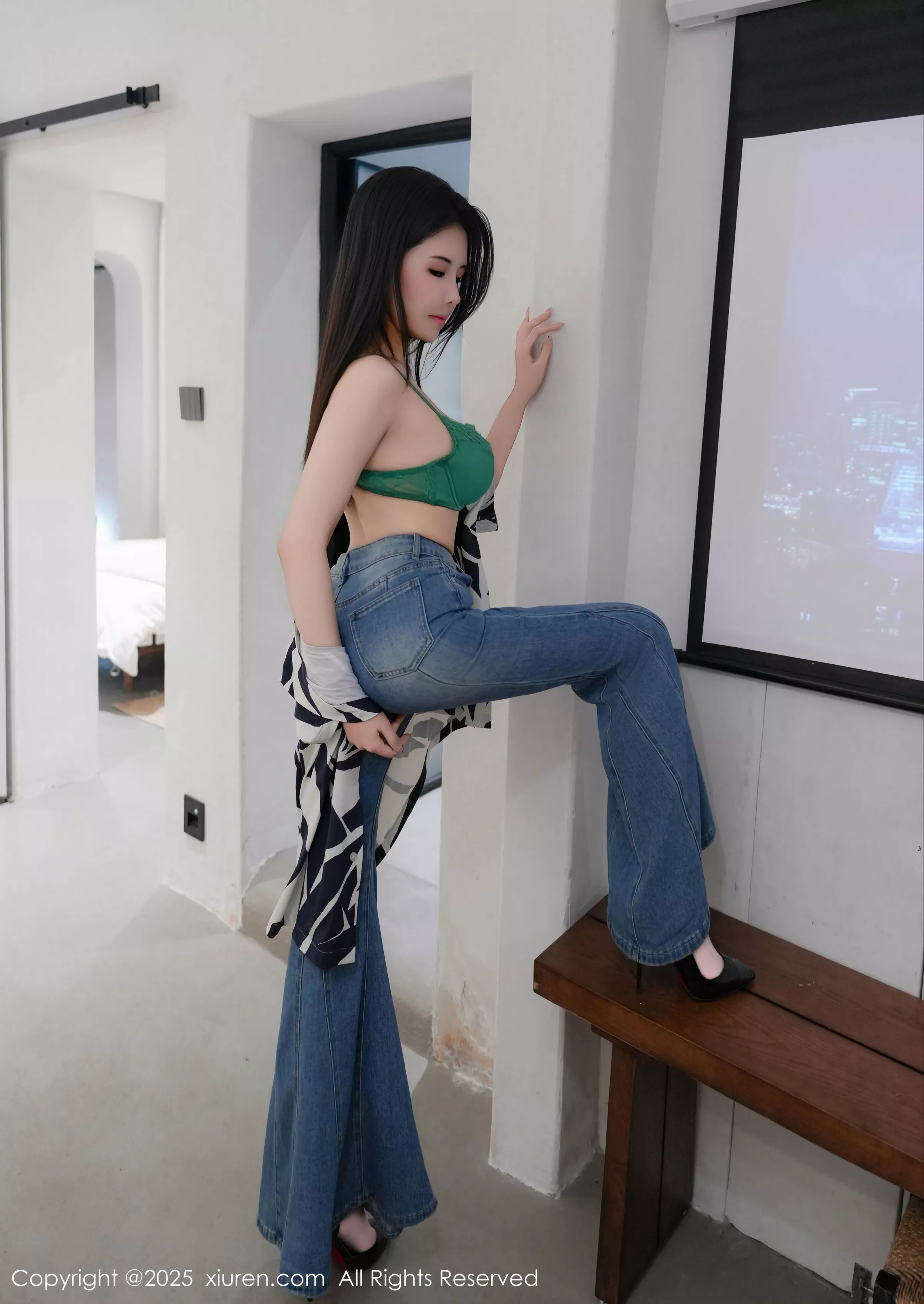 秀人集.com_[XiuRen秀人网]No.10260_模特袁圆性感T恤露绿色内衣配灰色丝袜秀曼妙身姿完美诱惑写真78P