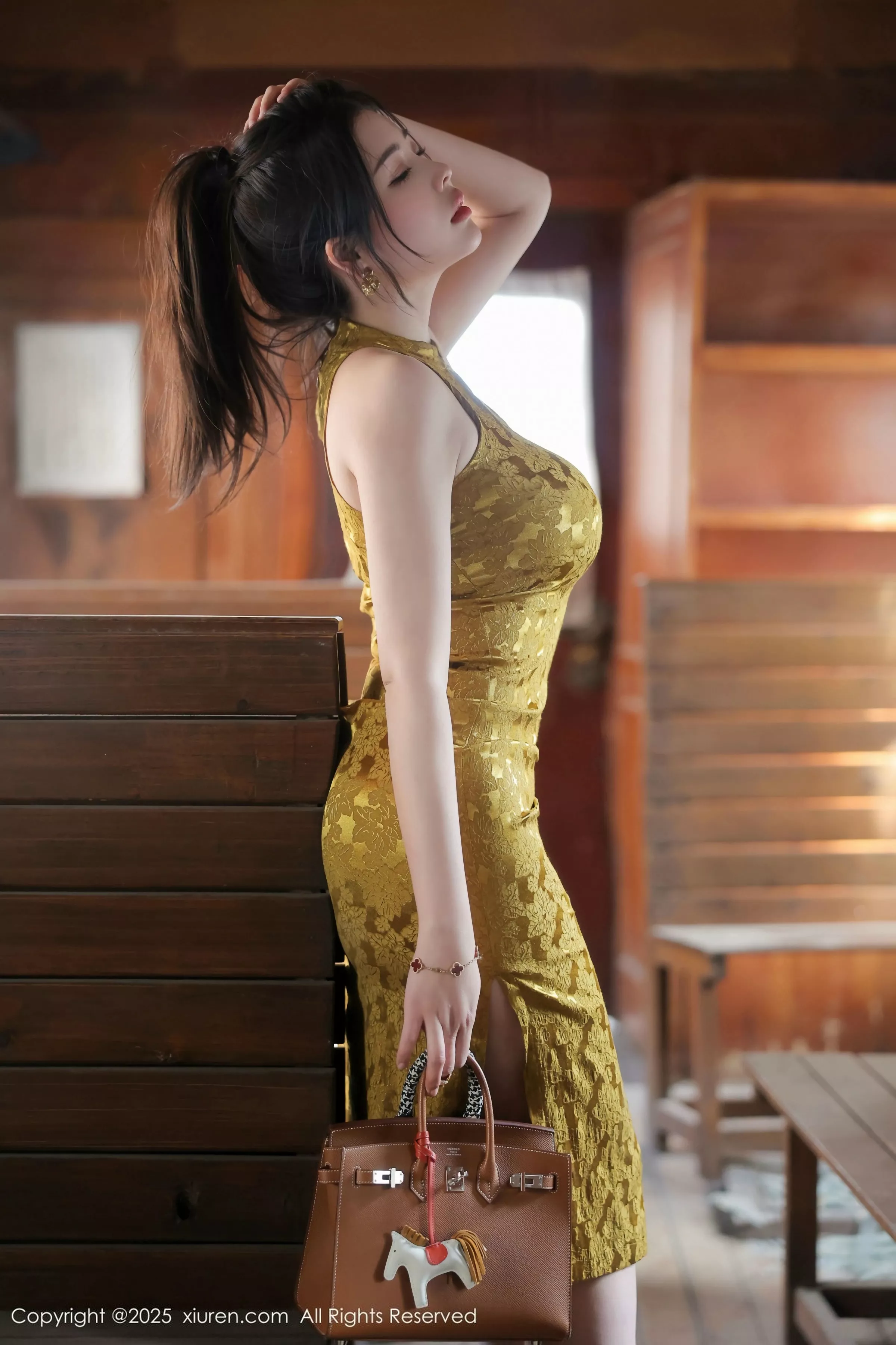 秀人集.com_[XiuRen秀人网]No.10269_模特林若凡F性感黄色旗袍露浅色内衣秀丰腴身材撩人诱惑写真71P