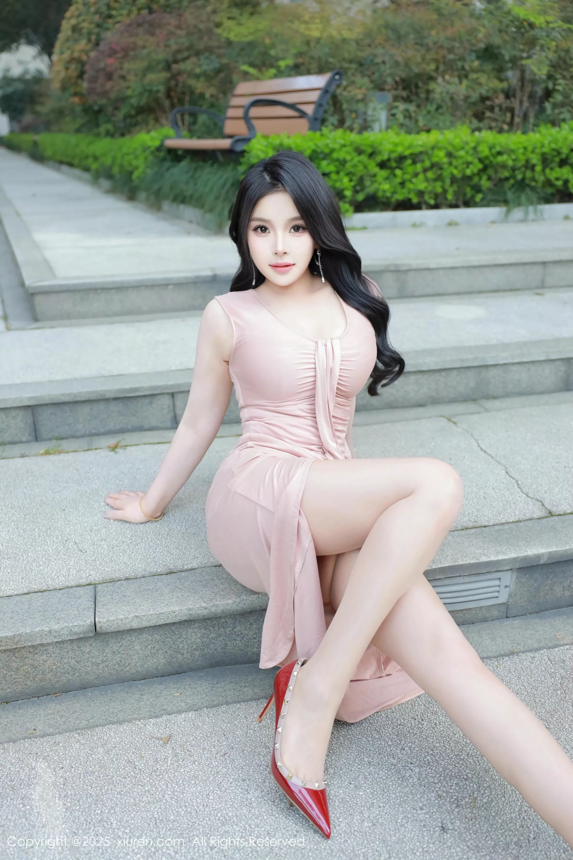 秀人集.com_[XiuRen秀人网]No.10304_模特麦田性感粉色连衣长裙+黑丝网袜连体衣秀丰满身材诱惑写真46P