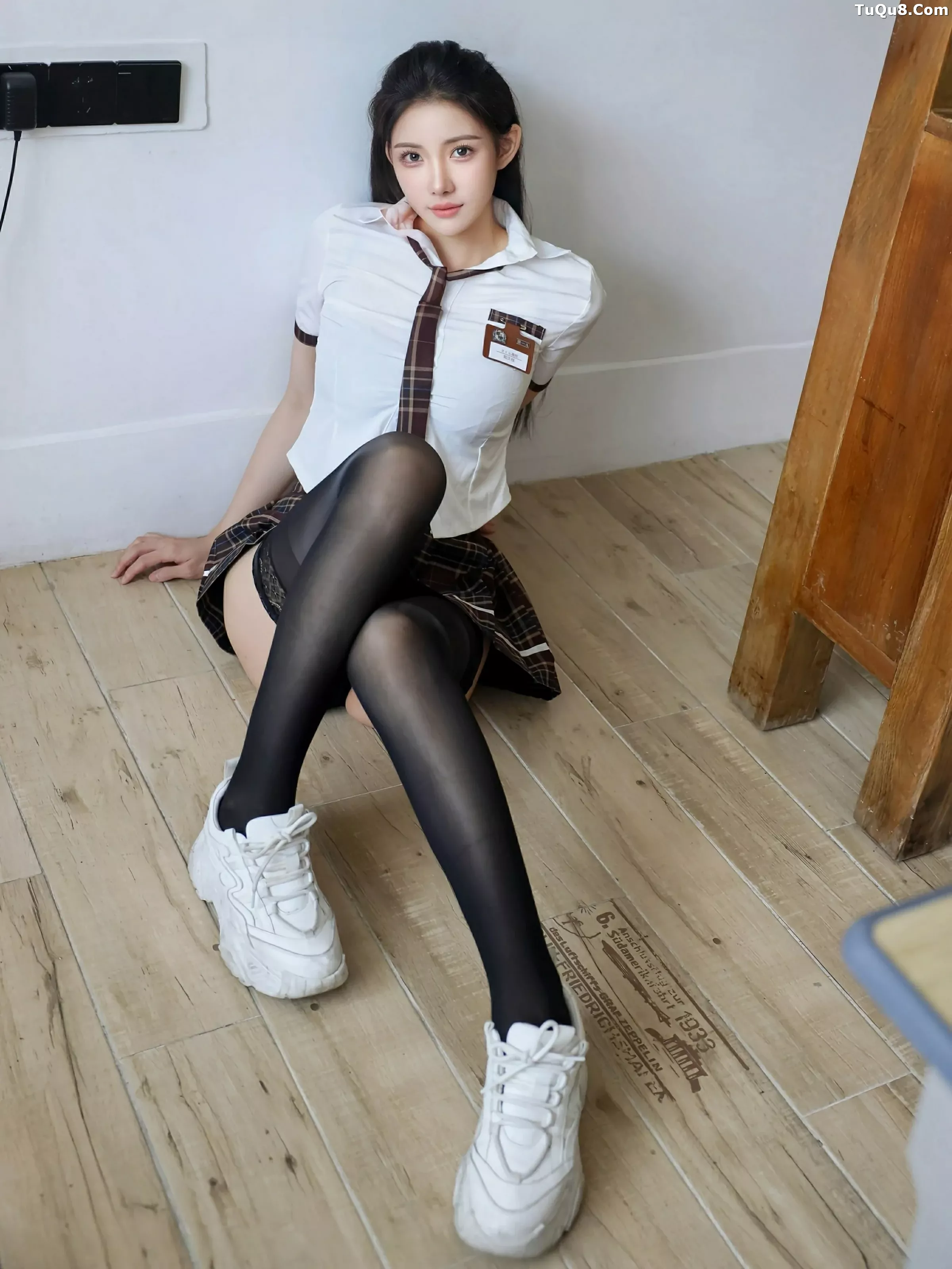 秀人集.com_[XiuRen秀人网]No.10512_模特梨霜儿性感学妹制服露黑色内衣配黑丝袜秀凹凸身材诱惑写真81P