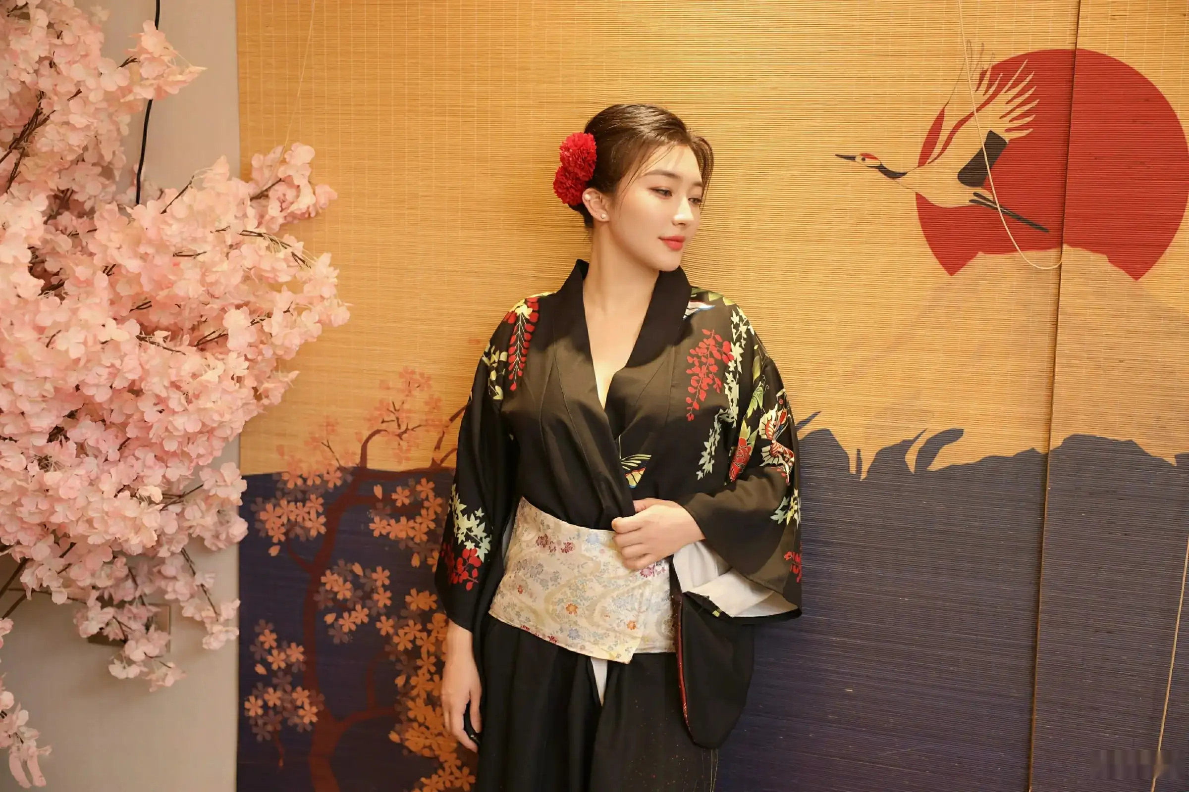 秀人集.com_[XiuRen秀人网]No.10627_模特苏一诺性感日系黑色服饰露红色内衣秀曼妙身材迷人诱惑写真80P