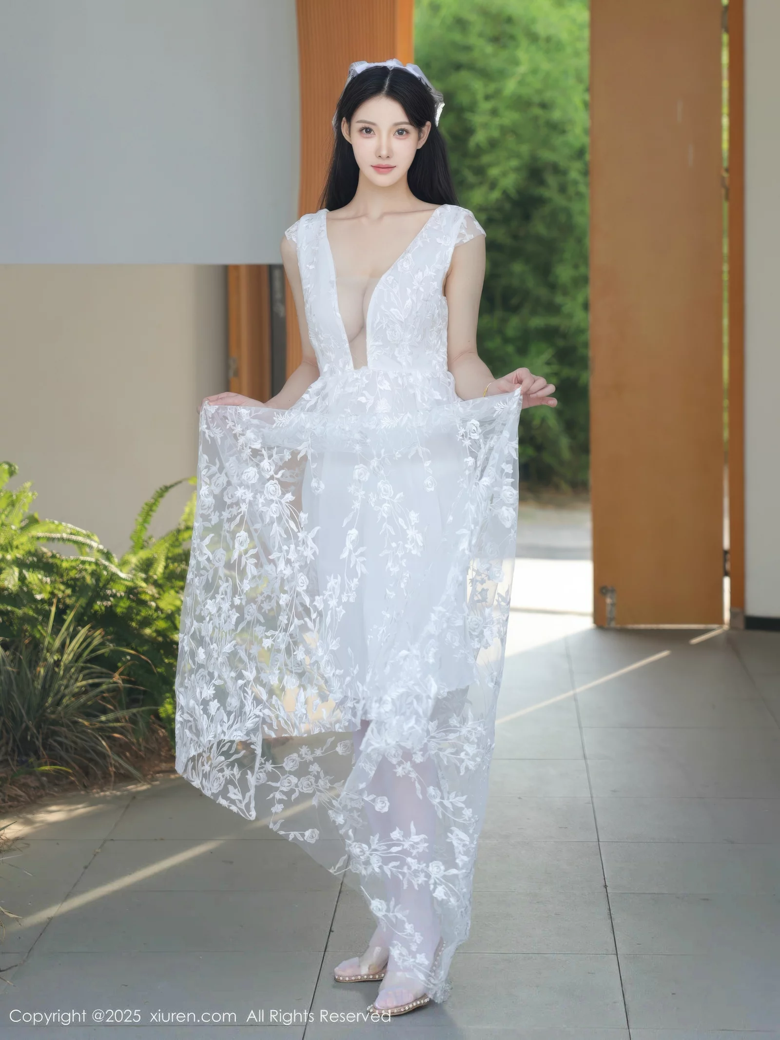 秀人集.com_[XiuRen秀人网]No.10661_模特梨霜儿性感低胸白色婚纱配白色丝袜秀丰腴身材完美诱惑写真82P