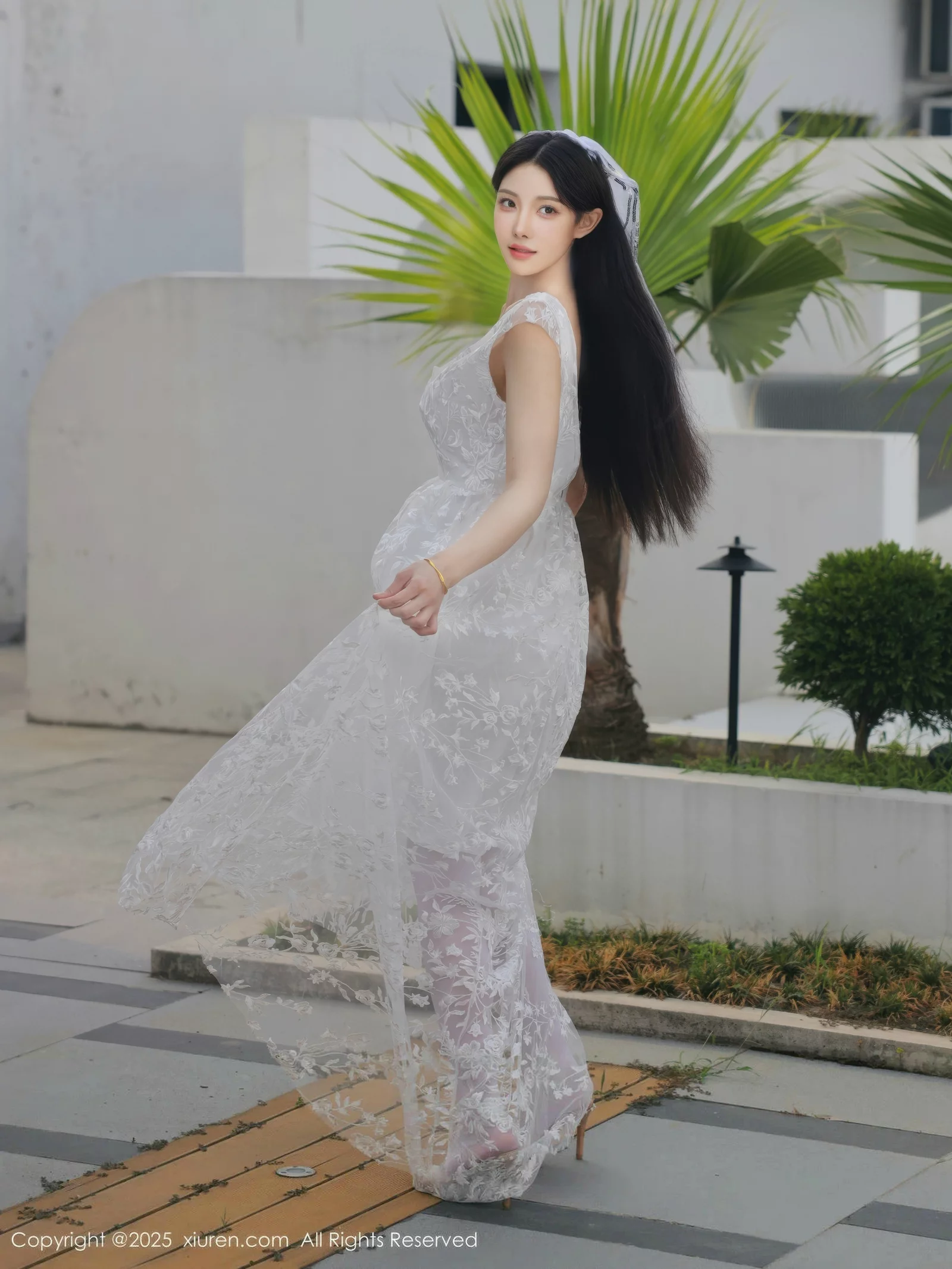 秀人集.com_[XiuRen秀人网]No.10661_模特梨霜儿性感低胸白色婚纱配白色丝袜秀丰腴身材完美诱惑写真82P