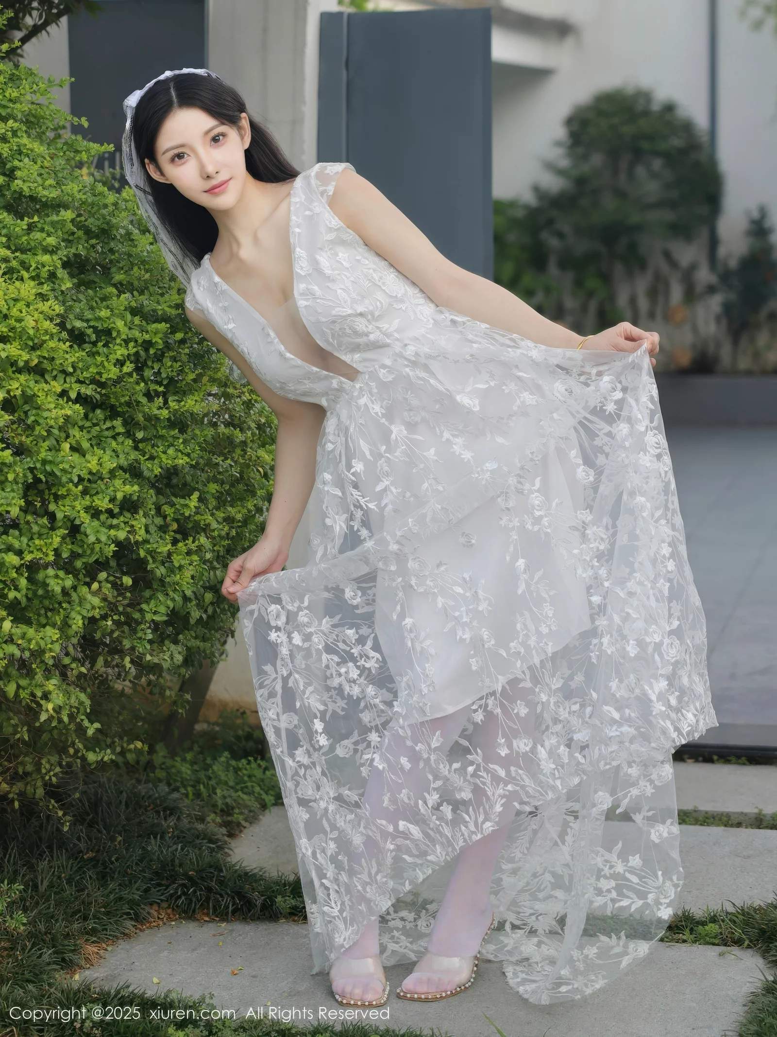 秀人集.com_[XiuRen秀人网]No.10661_模特梨霜儿性感低胸白色婚纱配白色丝袜秀丰腴身材完美诱惑写真82P