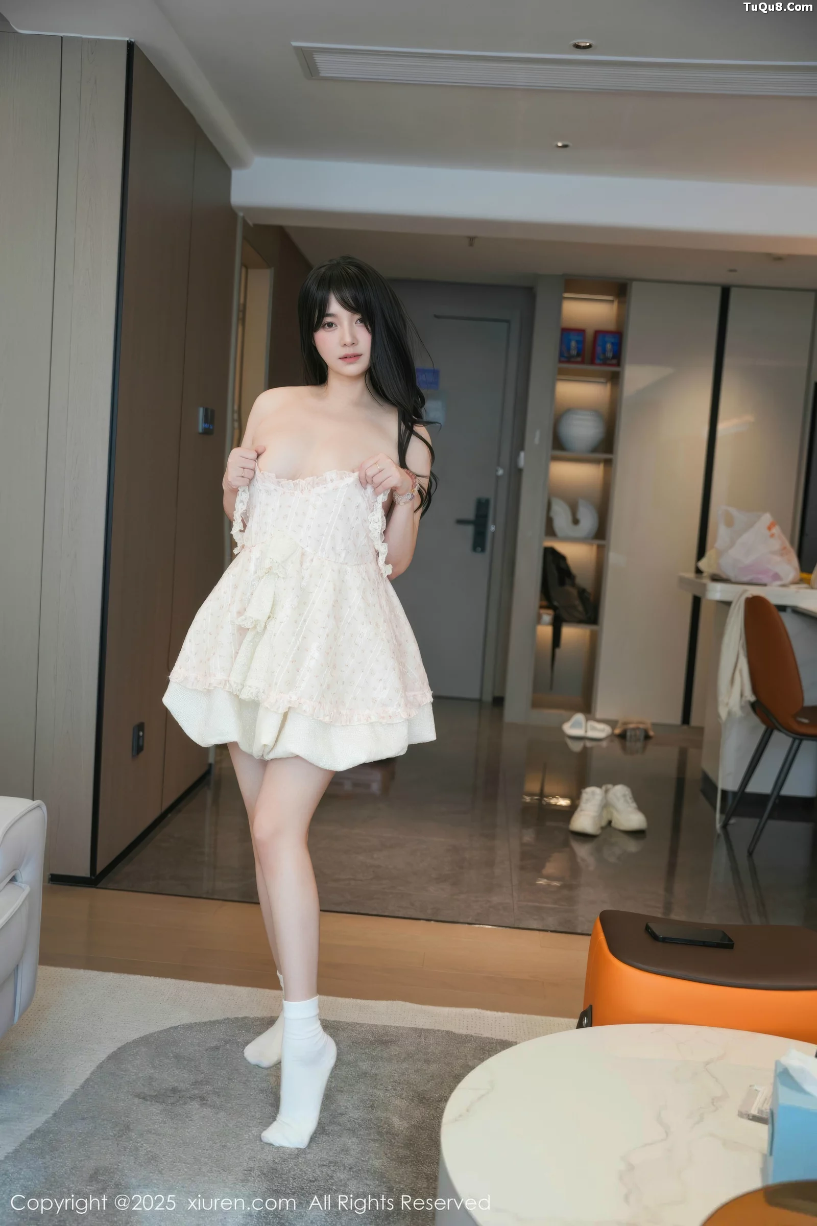 秀人集.com_[XiuRen秀人网]No.10734_模特软情性感浅色连衣短裙配白色腿袜秀翘臀模特撩人诱惑写真75P