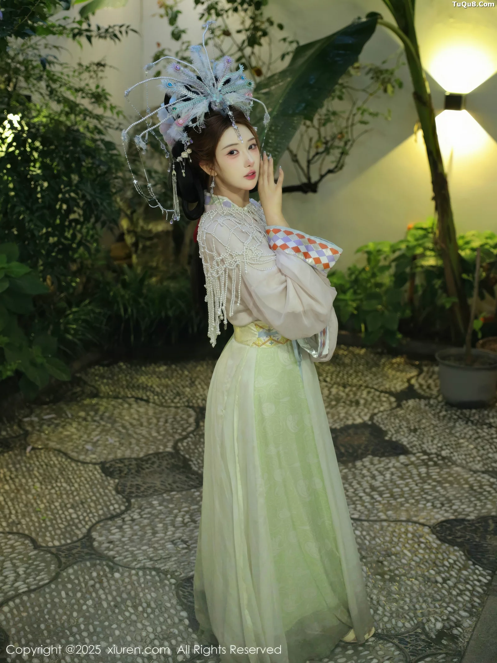 秀人集.com_[XiuRen秀人网]No.10736_模特金允希Yuki性感浅色古装薄纱服饰秀丰腴身材迷人诱惑写真80P