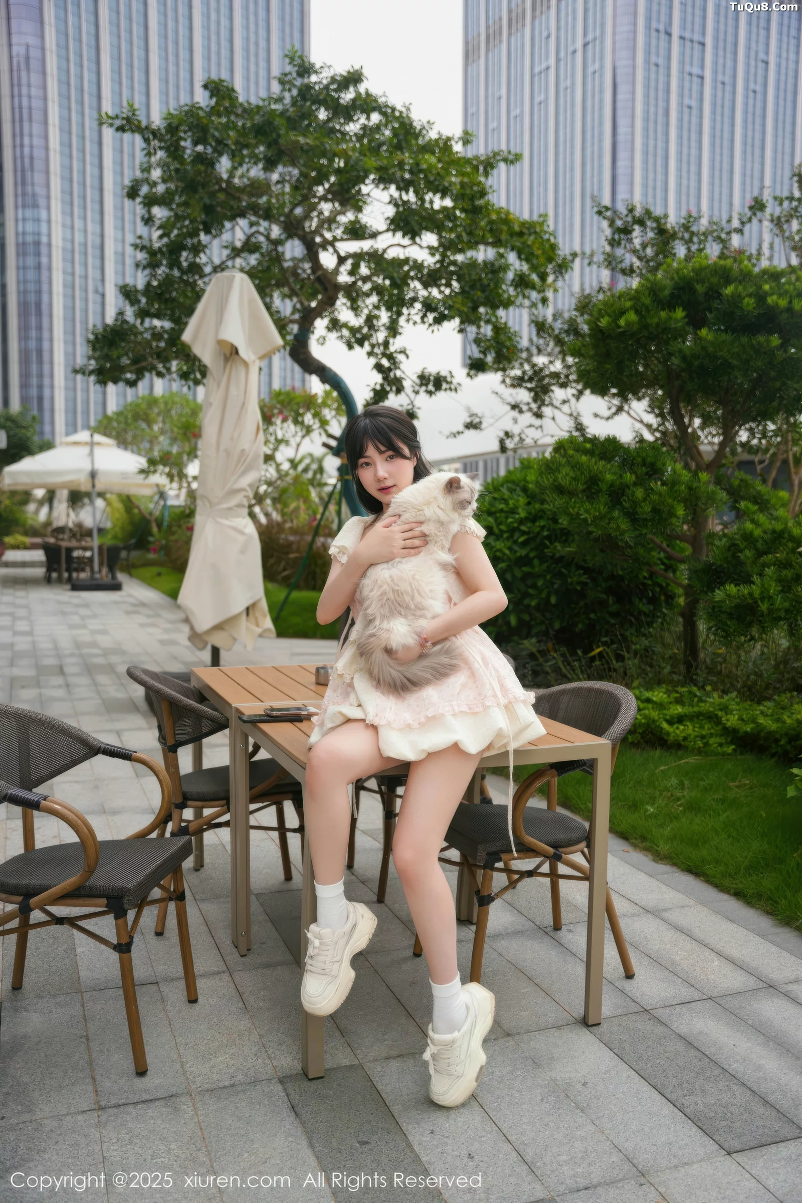 秀人集.com_[XiuRen秀人网]No.10734_模特软情性感浅色连衣短裙配白色腿袜秀翘臀模特撩人诱惑写真75P