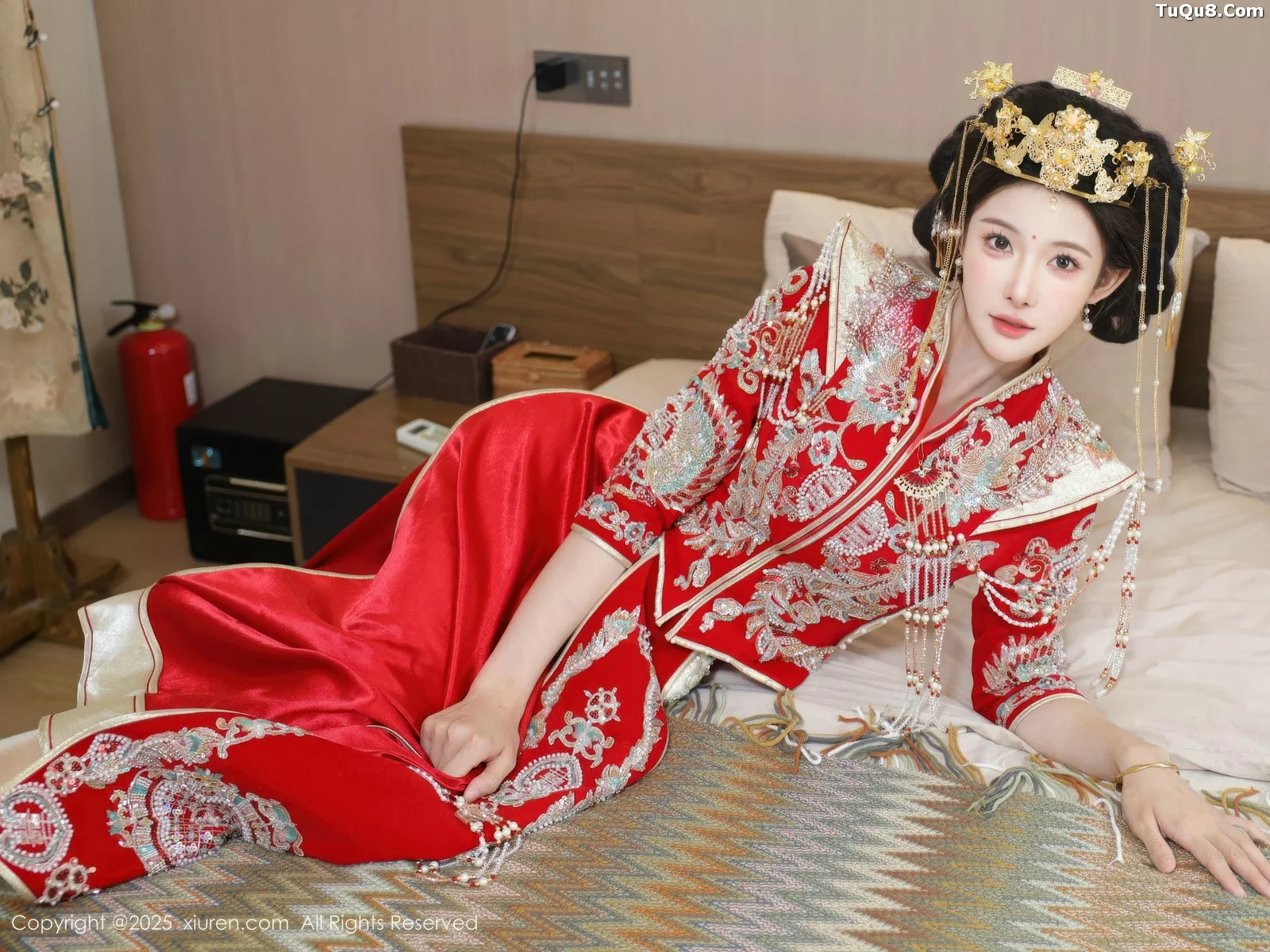 秀人集.com_[XiuRen秀人网]No.10742_模特梨霜儿性感红色新娘服饰配肉色丝袜秀丰腴身材迷人诱惑写真84P