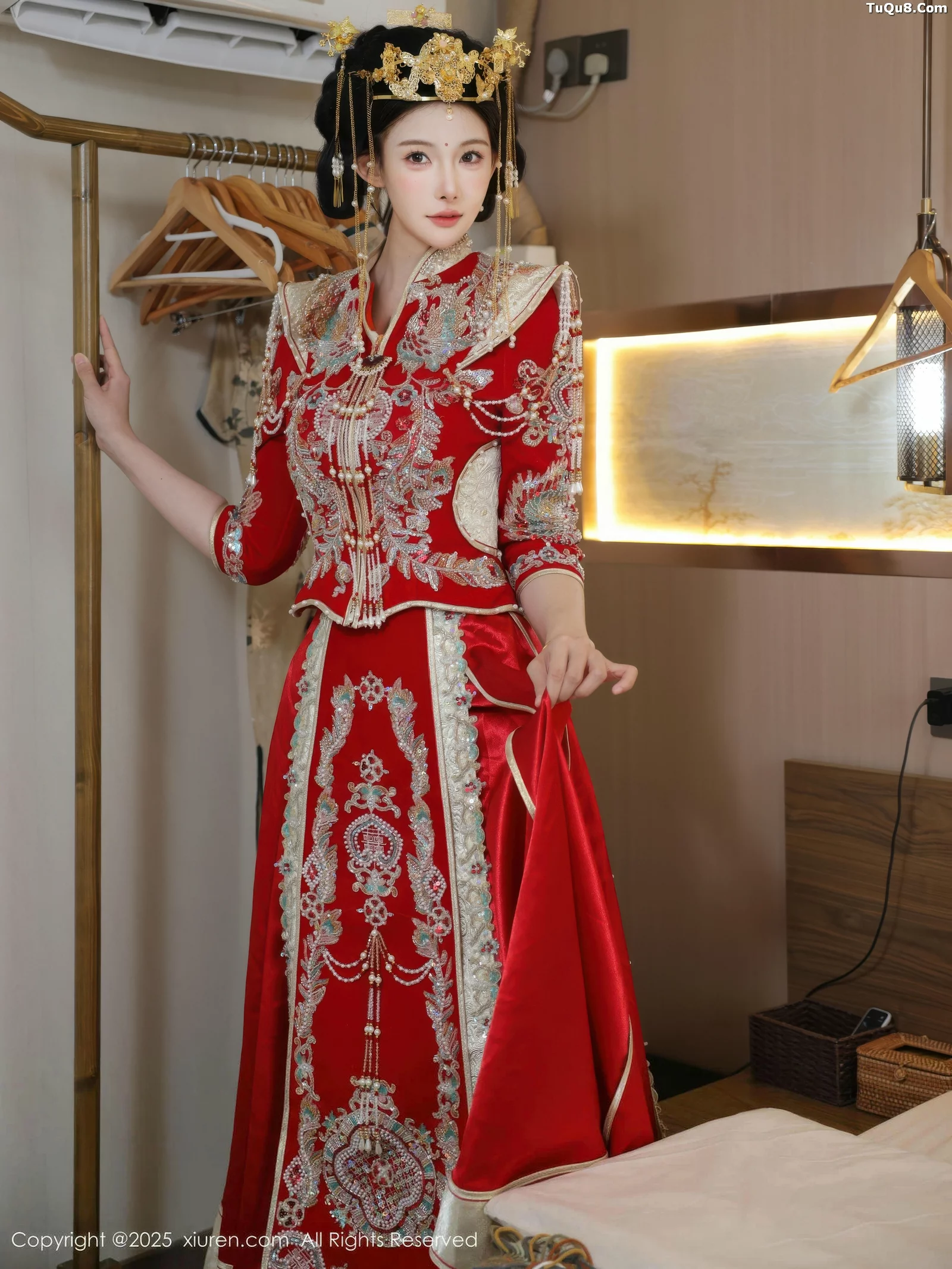 秀人集.com_[XiuRen秀人网]No.10742_模特梨霜儿性感红色新娘服饰配肉色丝袜秀丰腴身材迷人诱惑写真84P