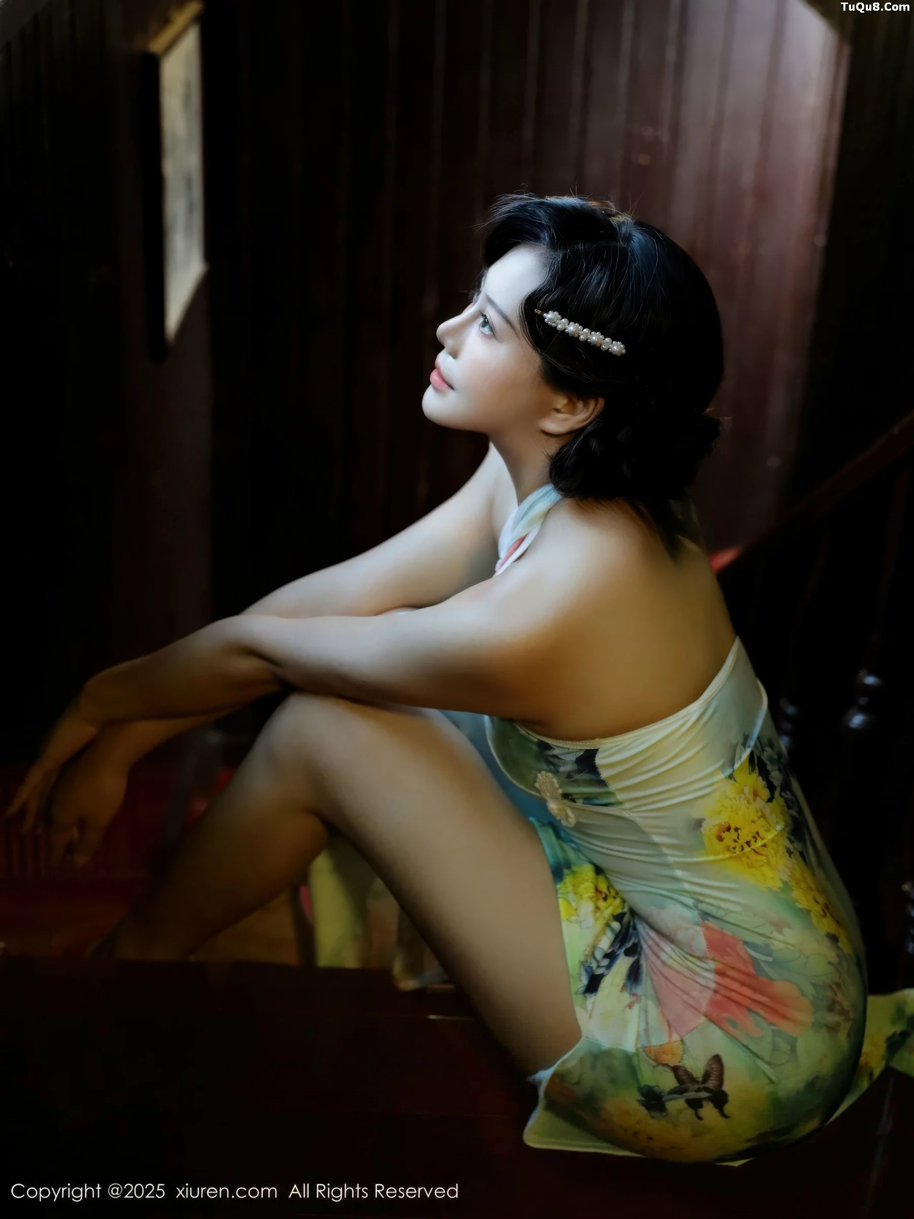 秀人集.com_[XiuRen秀人网]No.10749_新人模特莉莉安娜o性感绿色旗袍配超薄肉丝秀丰满身材诱惑写真73P