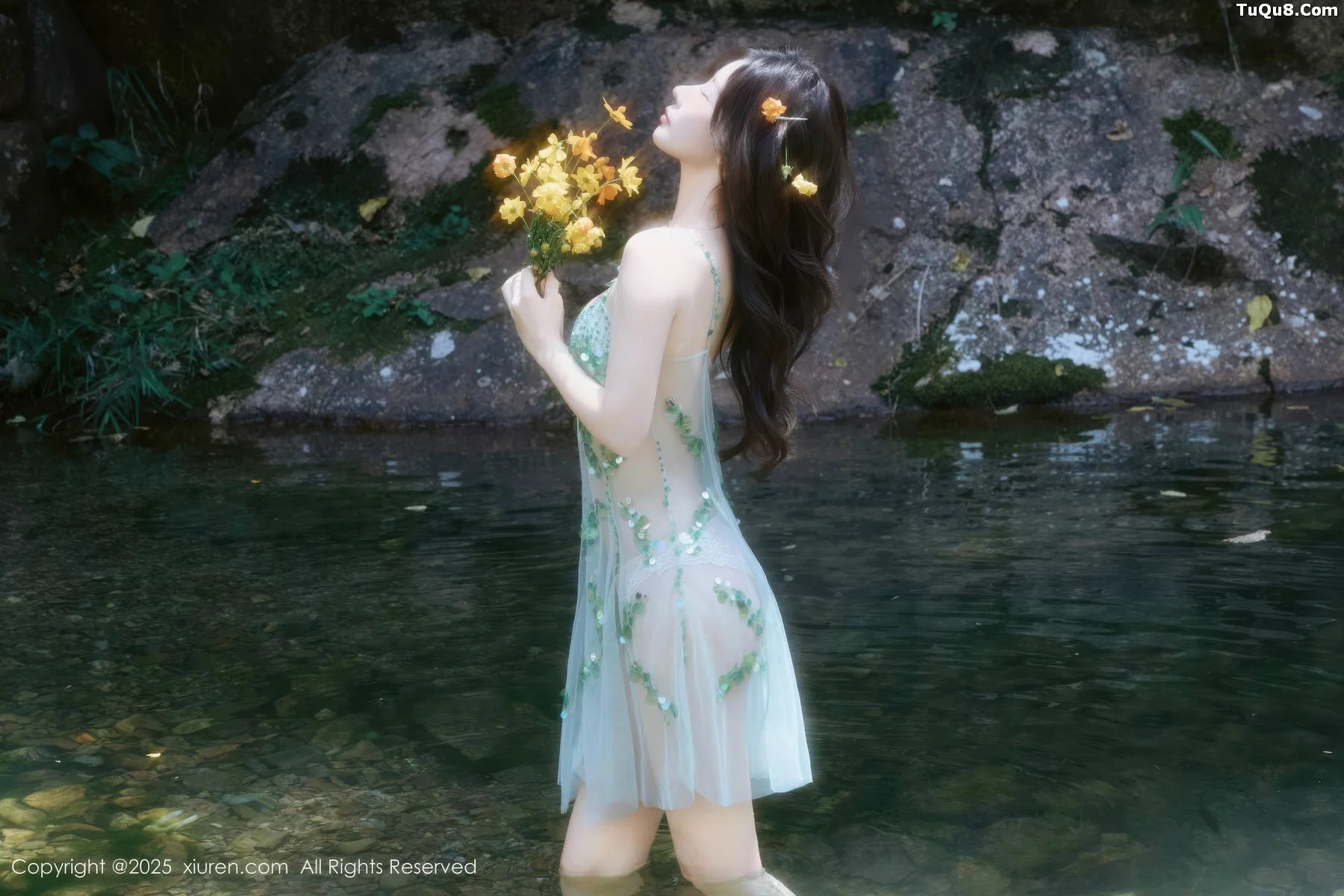 秀人集.com_[XiuRen秀人网]No.10756_模特尹甜甜户外小溪性感薄纱亮片裙湿身秀丰腴身材惹火诱惑写真60P