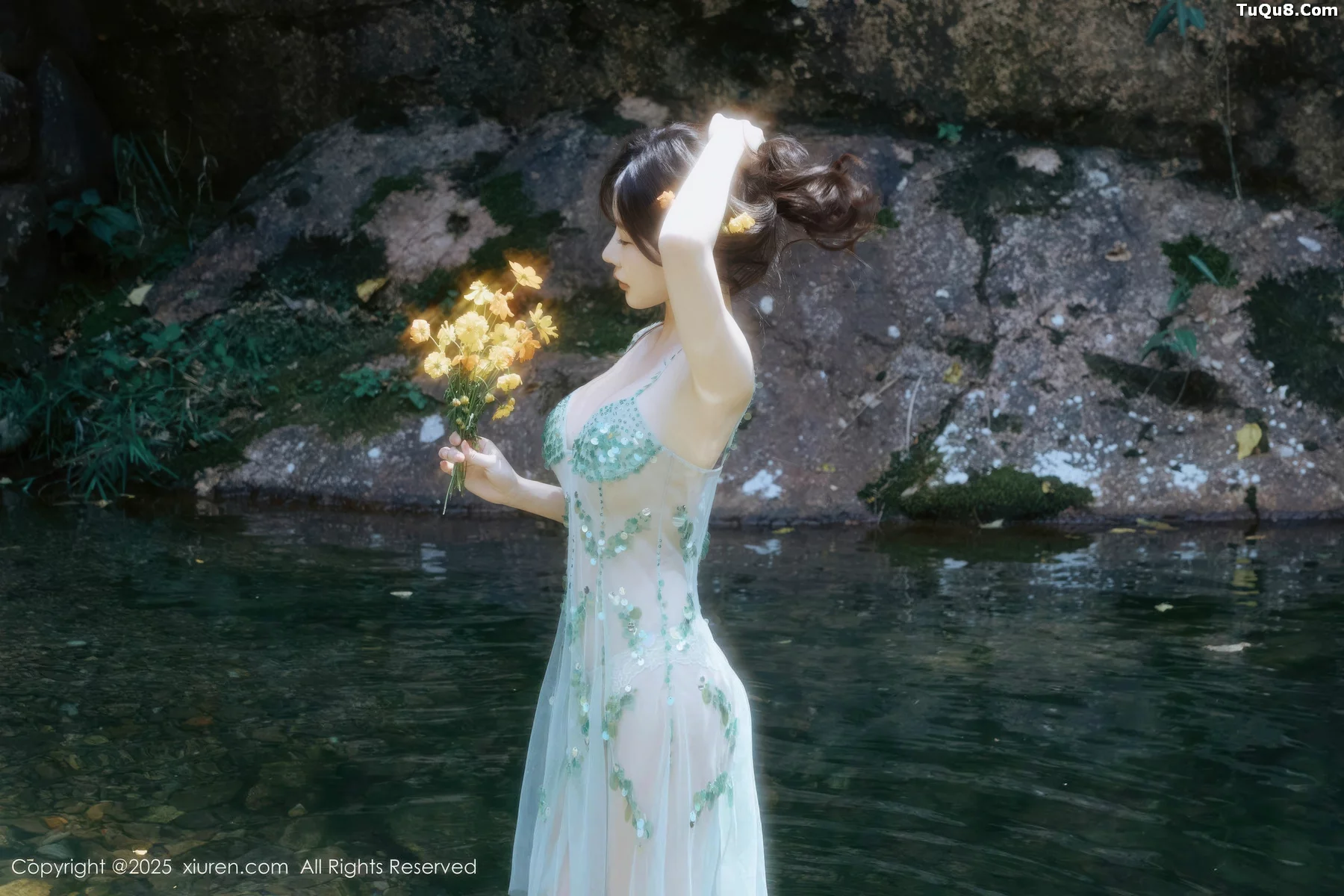 秀人集.com_[XiuRen秀人网]No.10756_模特尹甜甜户外小溪性感薄纱亮片裙湿身秀丰腴身材惹火诱惑写真60P