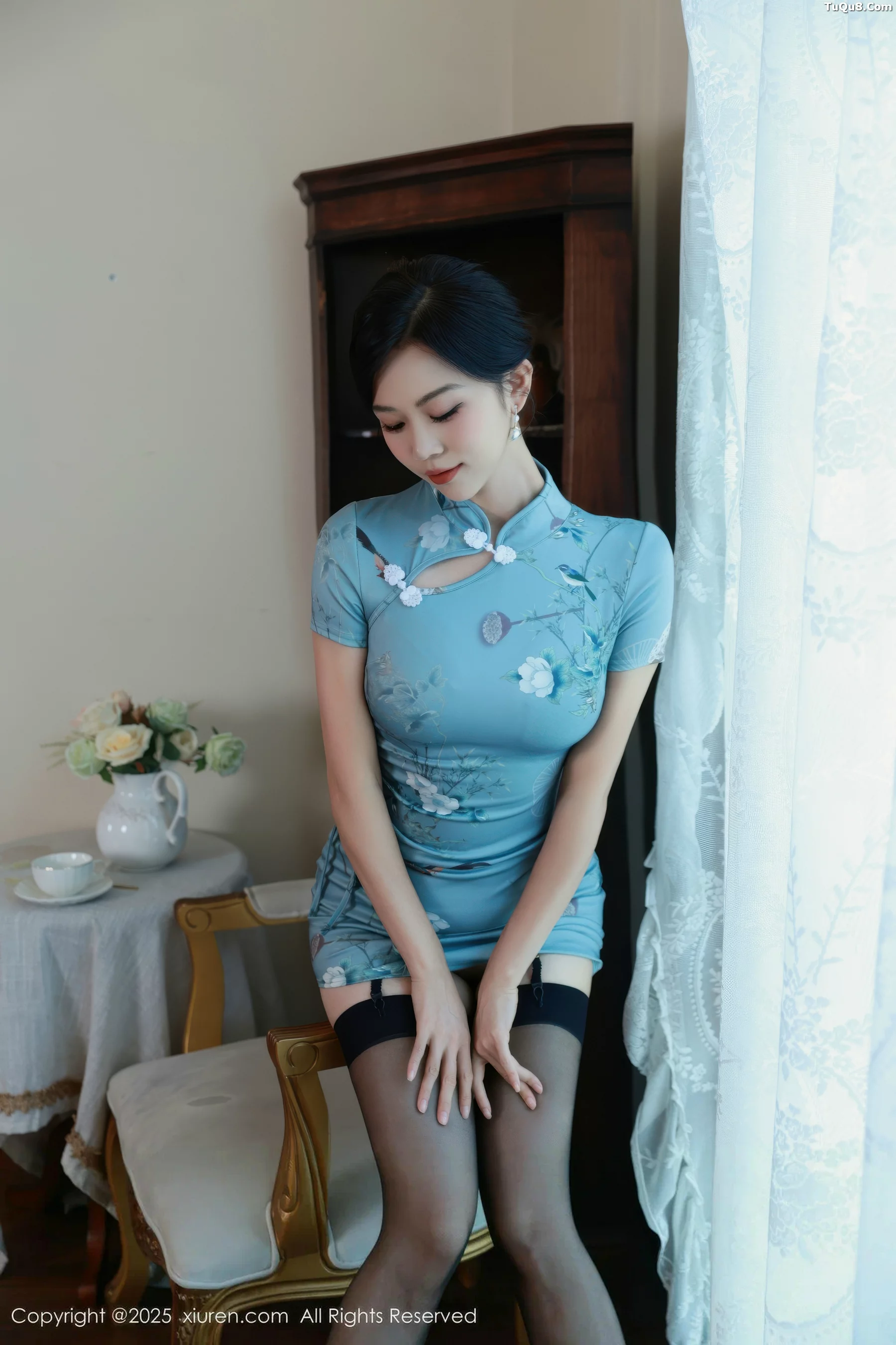 秀人集.com_[XiuRen秀人网]No.10753_模特玫瑰我爱你性感旗袍露黑色内衣配黑丝吊袜秀凹凸身材诱惑写真70P