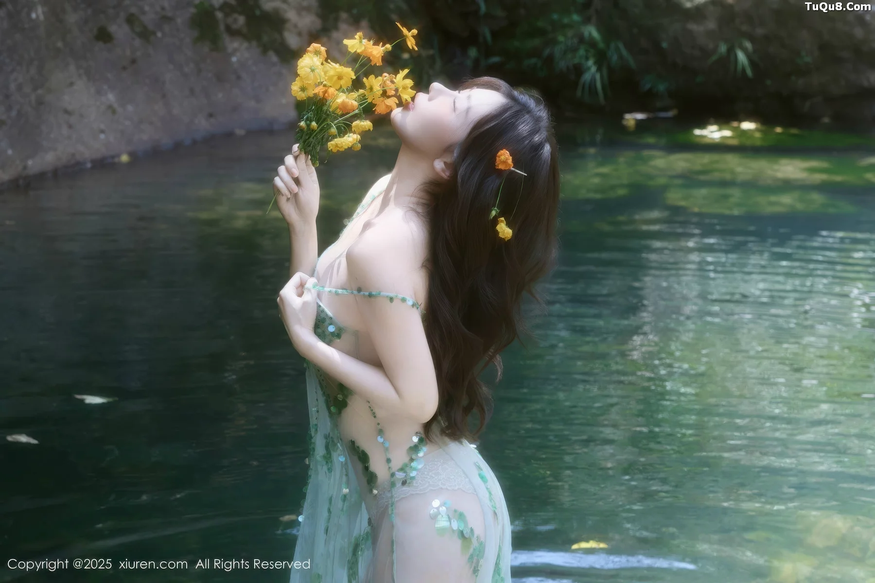 秀人集.com_[XiuRen秀人网]No.10756_模特尹甜甜户外小溪性感薄纱亮片裙湿身秀丰腴身材惹火诱惑写真60P