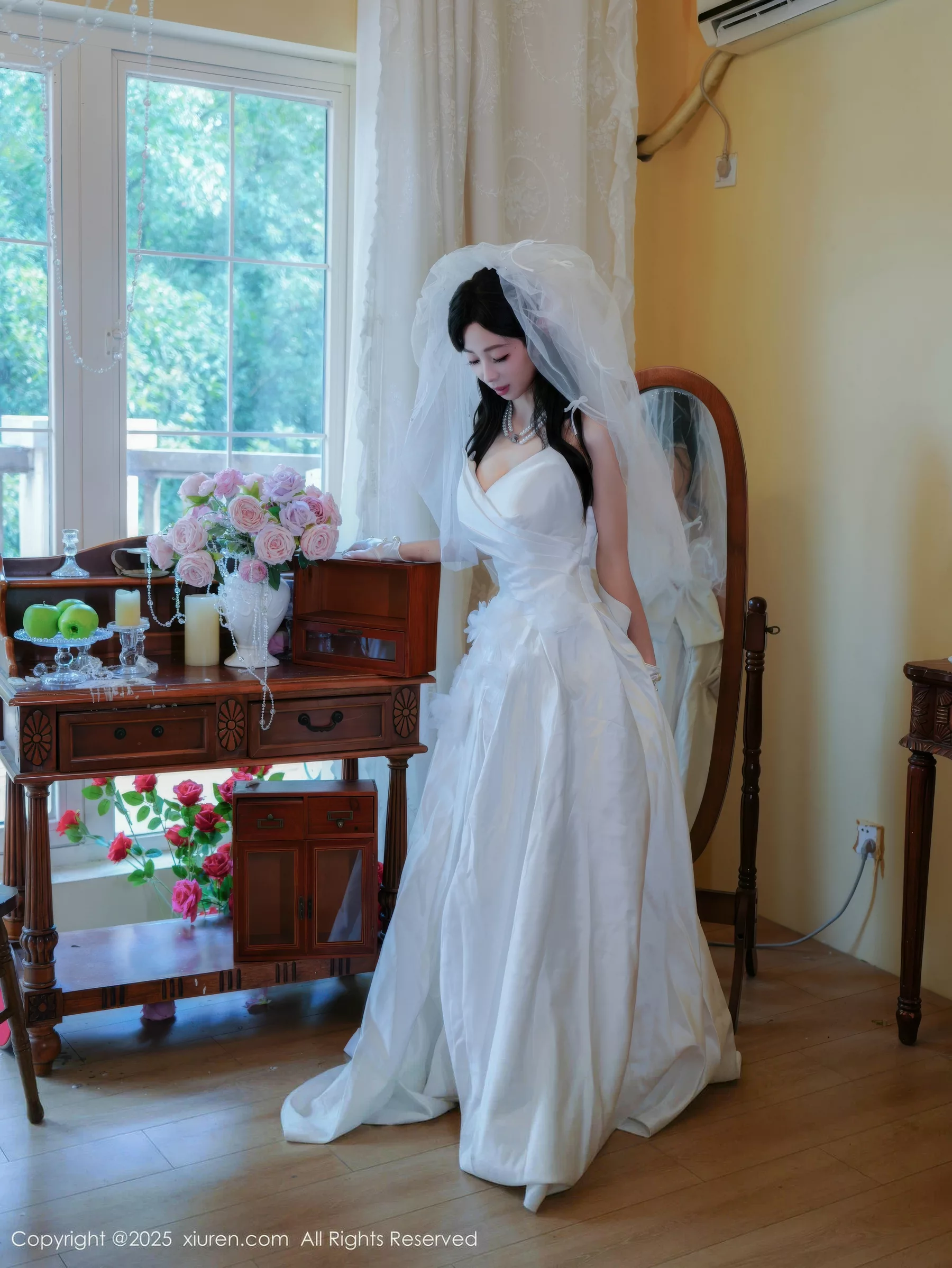 秀人集.com_[XiuRen秀人网]No.10769_新人模特朱朱molly性感白色婚纱配白色丝袜秀凹凸身材诱惑写真54P