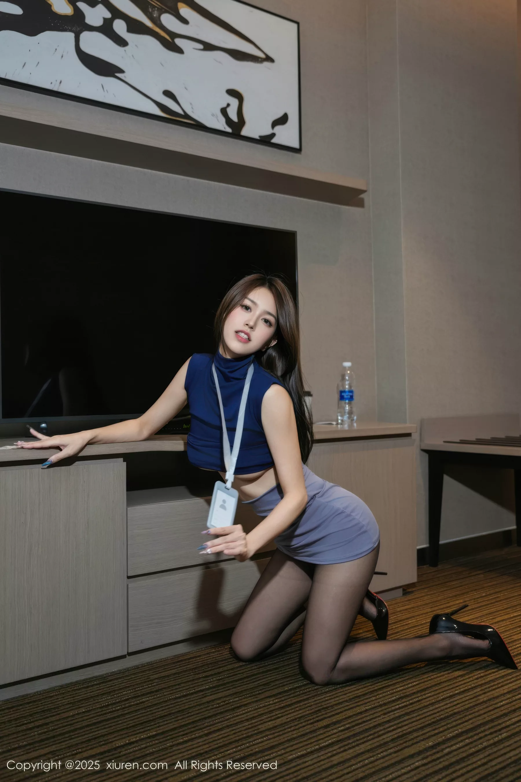 秀人集.com_[XiuRen秀人网]No.10777_模特Well11性感蓝色职业装配超薄无内黑丝秀曼妙身姿诱惑写真72P