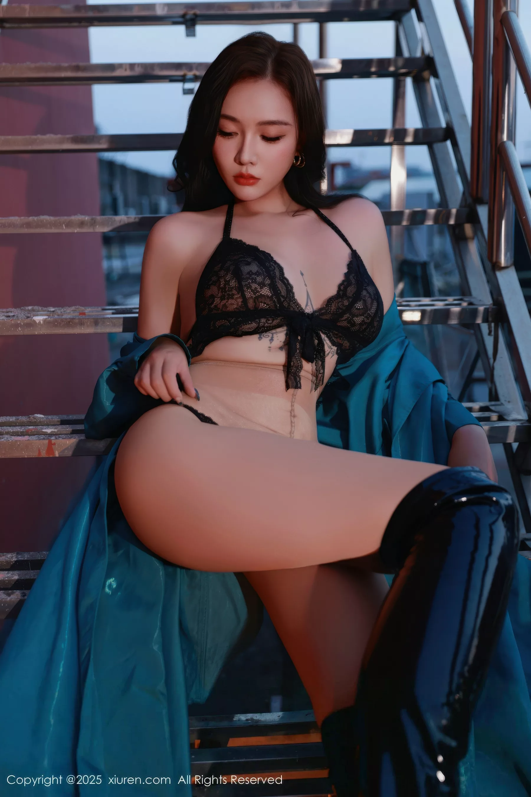 秀人集.com_[XiuRen秀人网]No.10776_模特娜比性感蓝色风衣露黑色蕾丝情趣内衣秀凹凸身材诱惑写真82P