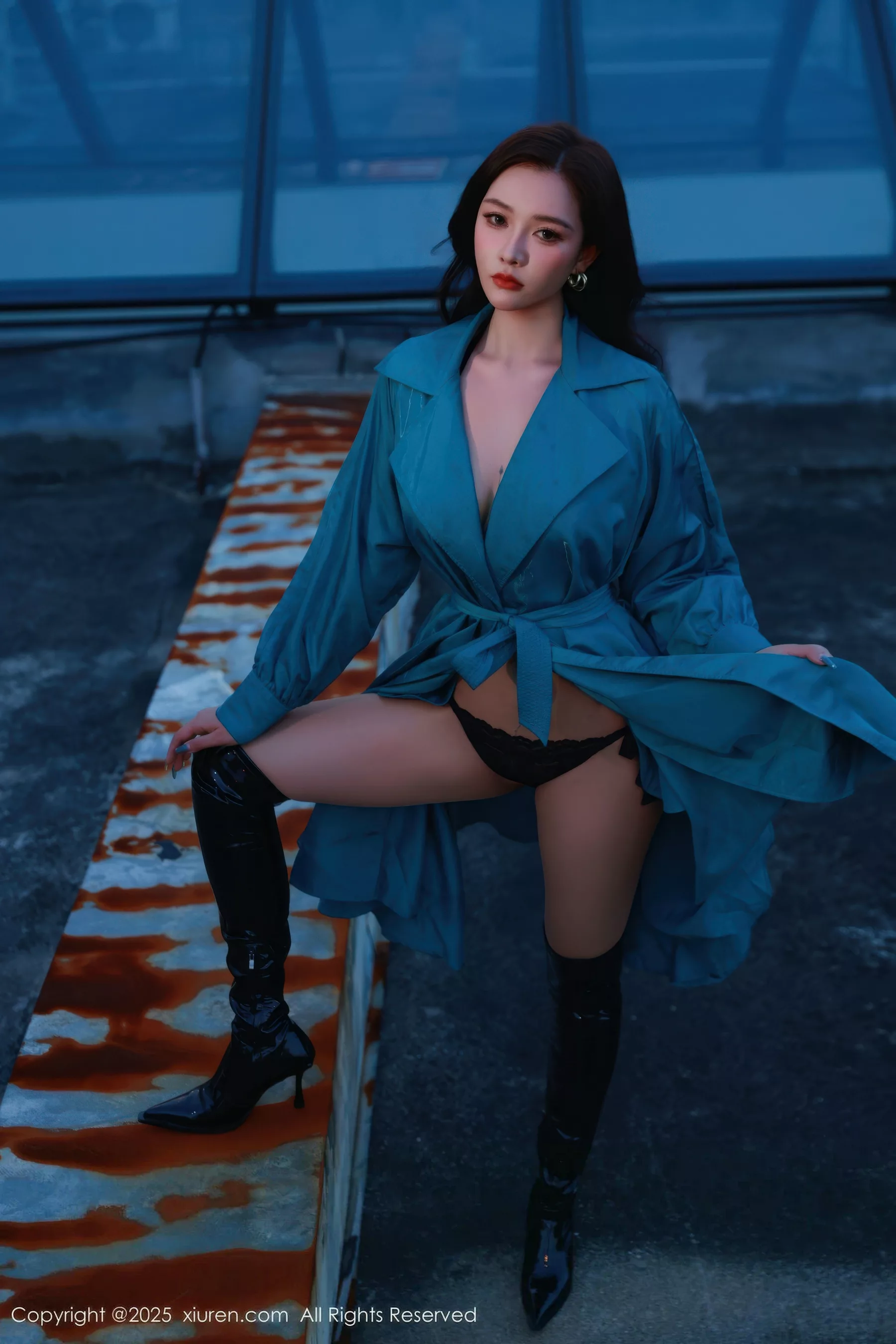 秀人集.com_[XiuRen秀人网]No.10776_模特娜比性感蓝色风衣露黑色蕾丝情趣内衣秀凹凸身材诱惑写真82P