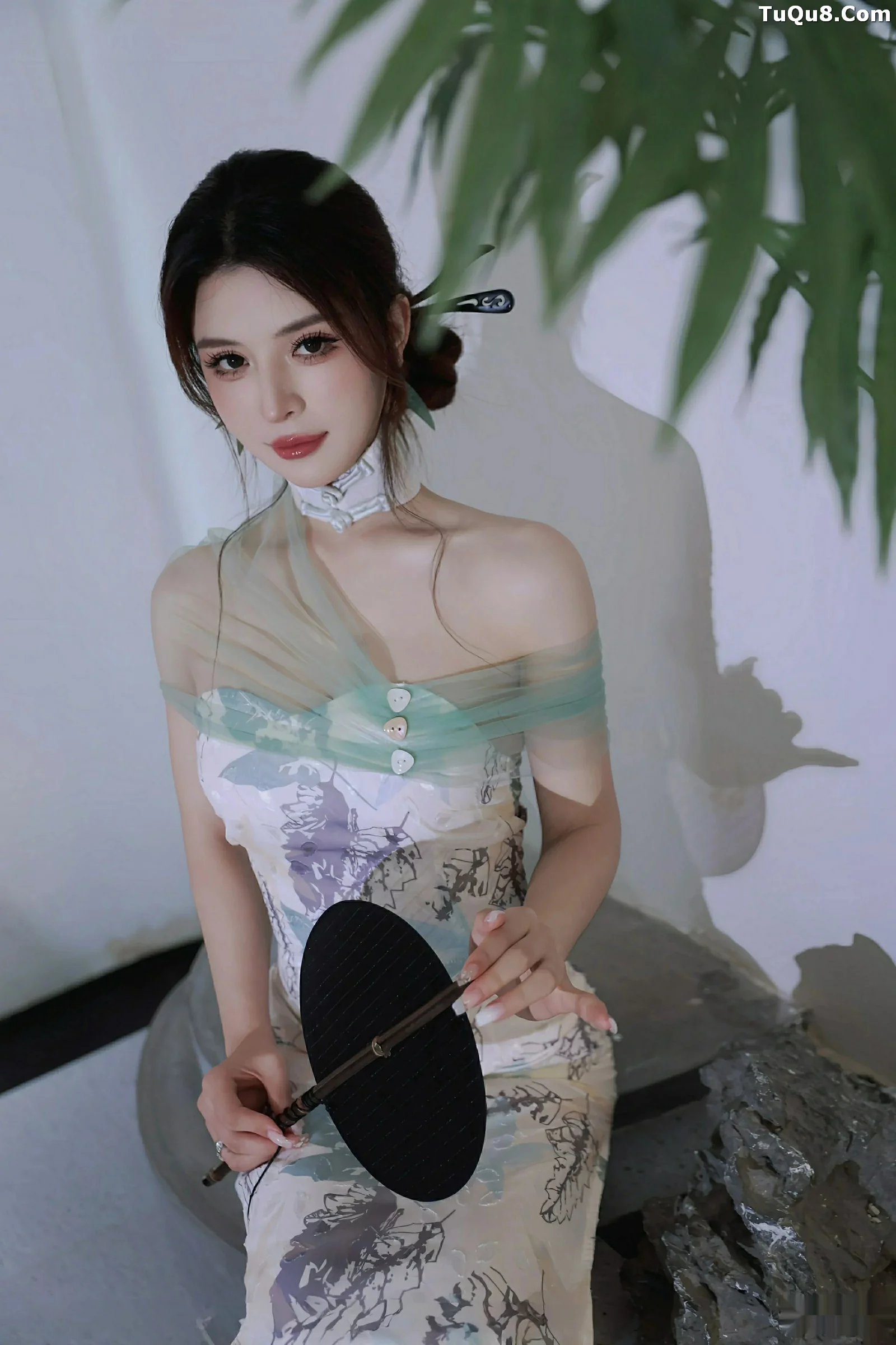 秀人集.com_[XiuRen秀人网]No.10694_模特阿依莎性感浅色古风服饰配超薄肉色秀高挑曼妙身材诱惑写真82P