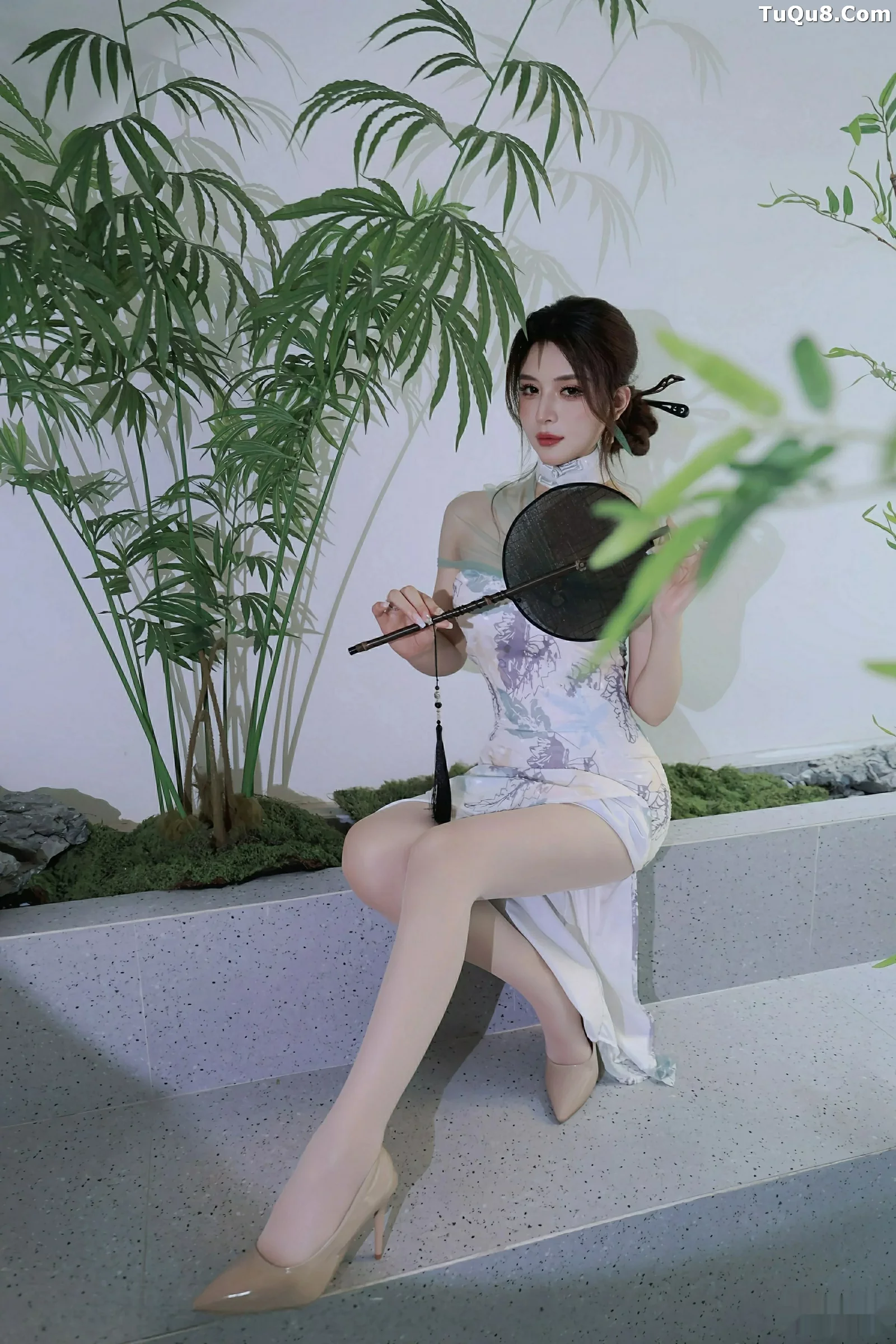 秀人集.com_[XiuRen秀人网]No.10694_模特阿依莎性感浅色古风服饰配超薄肉色秀高挑曼妙身材诱惑写真82P