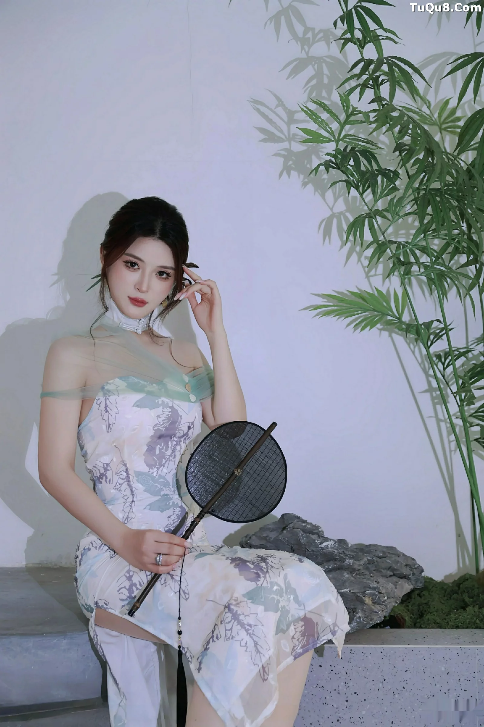 秀人集.com_[XiuRen秀人网]No.10694_模特阿依莎性感浅色古风服饰配超薄肉色秀高挑曼妙身材诱惑写真82P