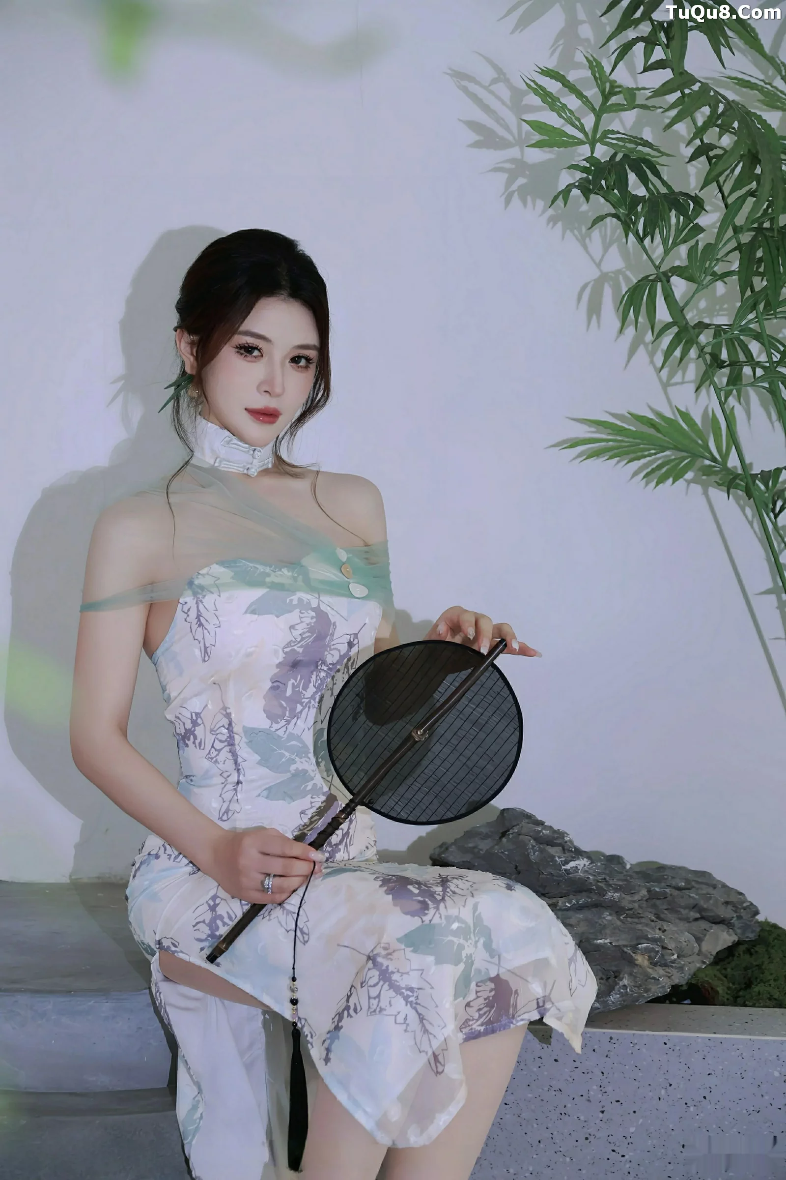 秀人集.com_[XiuRen秀人网]No.10694_模特阿依莎性感浅色古风服饰配超薄肉色秀高挑曼妙身材诱惑写真82P