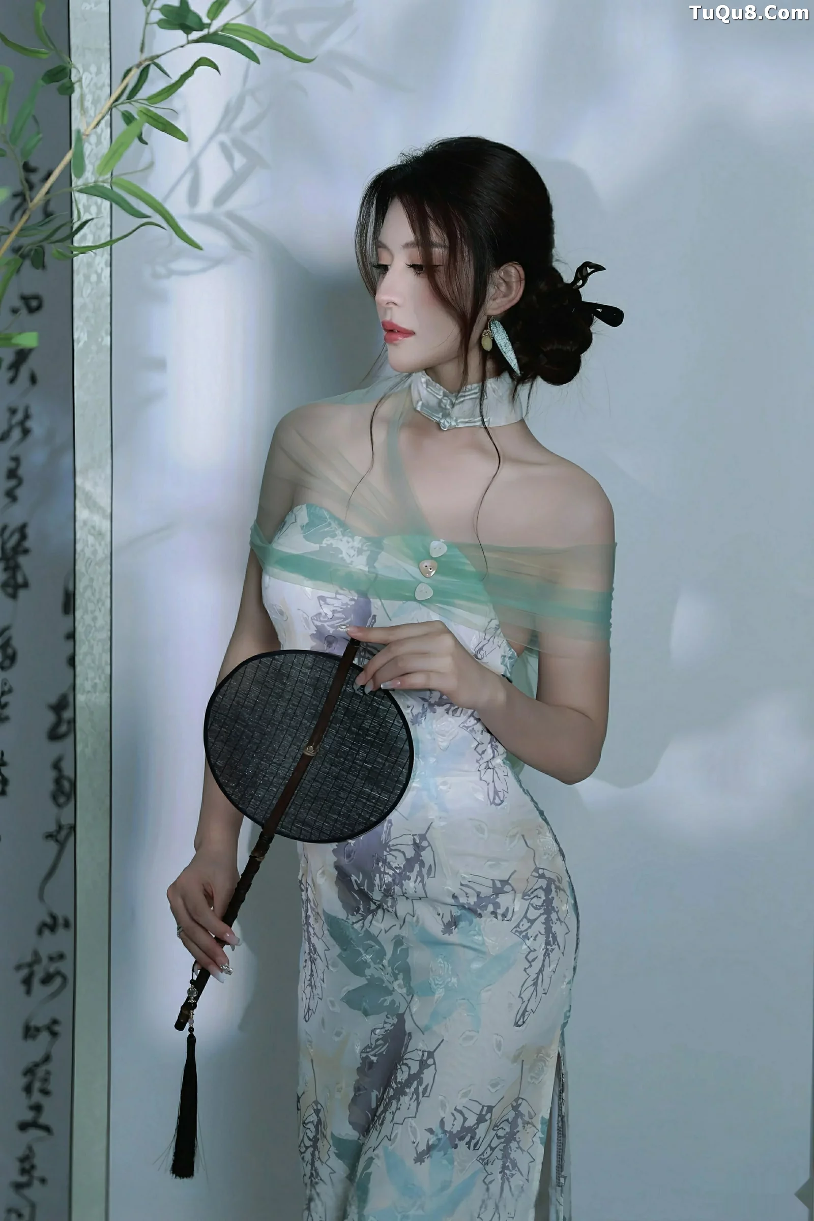 秀人集.com_[XiuRen秀人网]No.10694_模特阿依莎性感浅色古风服饰配超薄肉色秀高挑曼妙身材诱惑写真82P