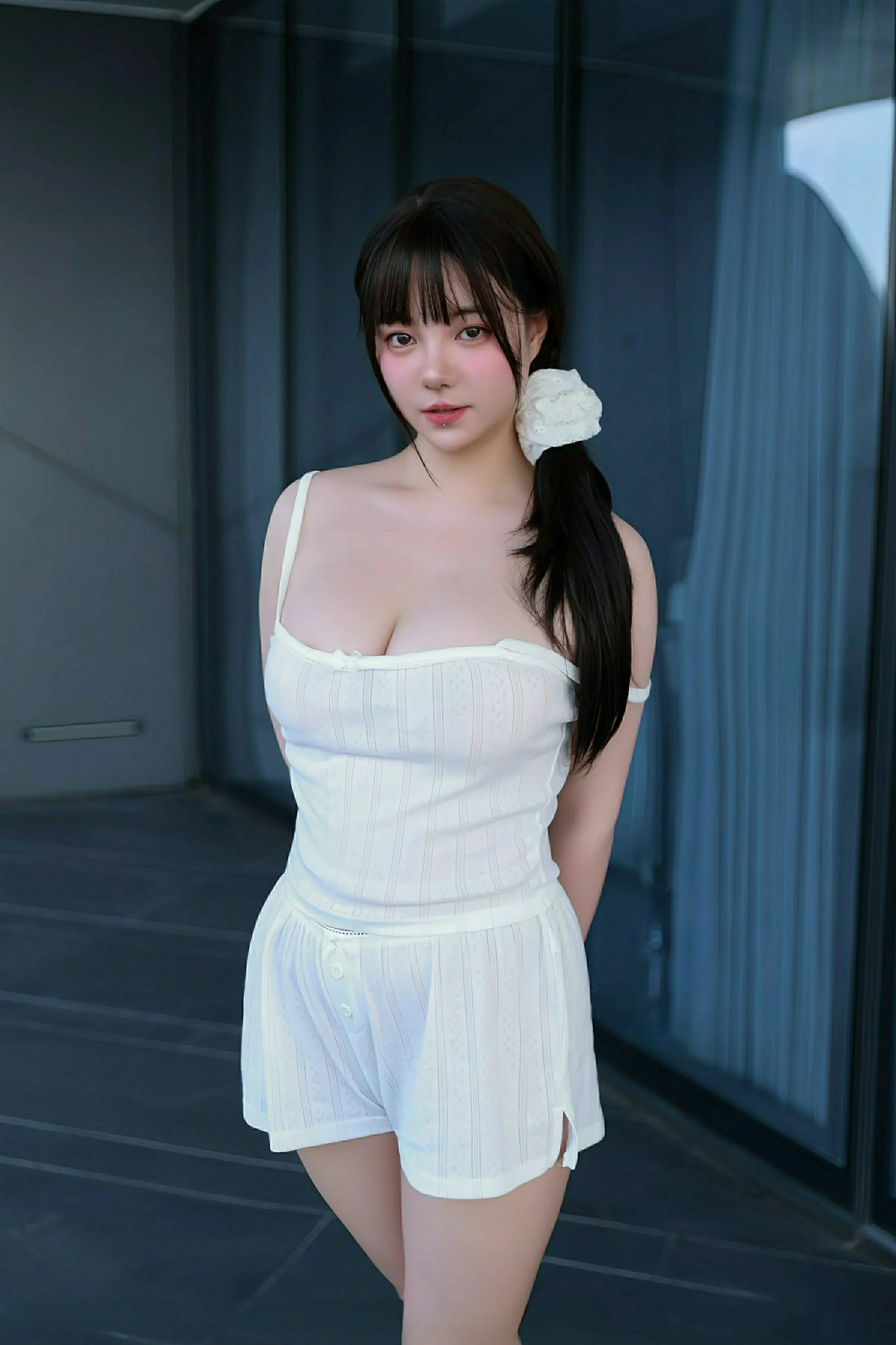 秀人集.com_[XiuRen秀人网]No.10841_模特软情性感白色低胸吊带配白色短裤秀丰腴身姿撩人诱惑写真70P