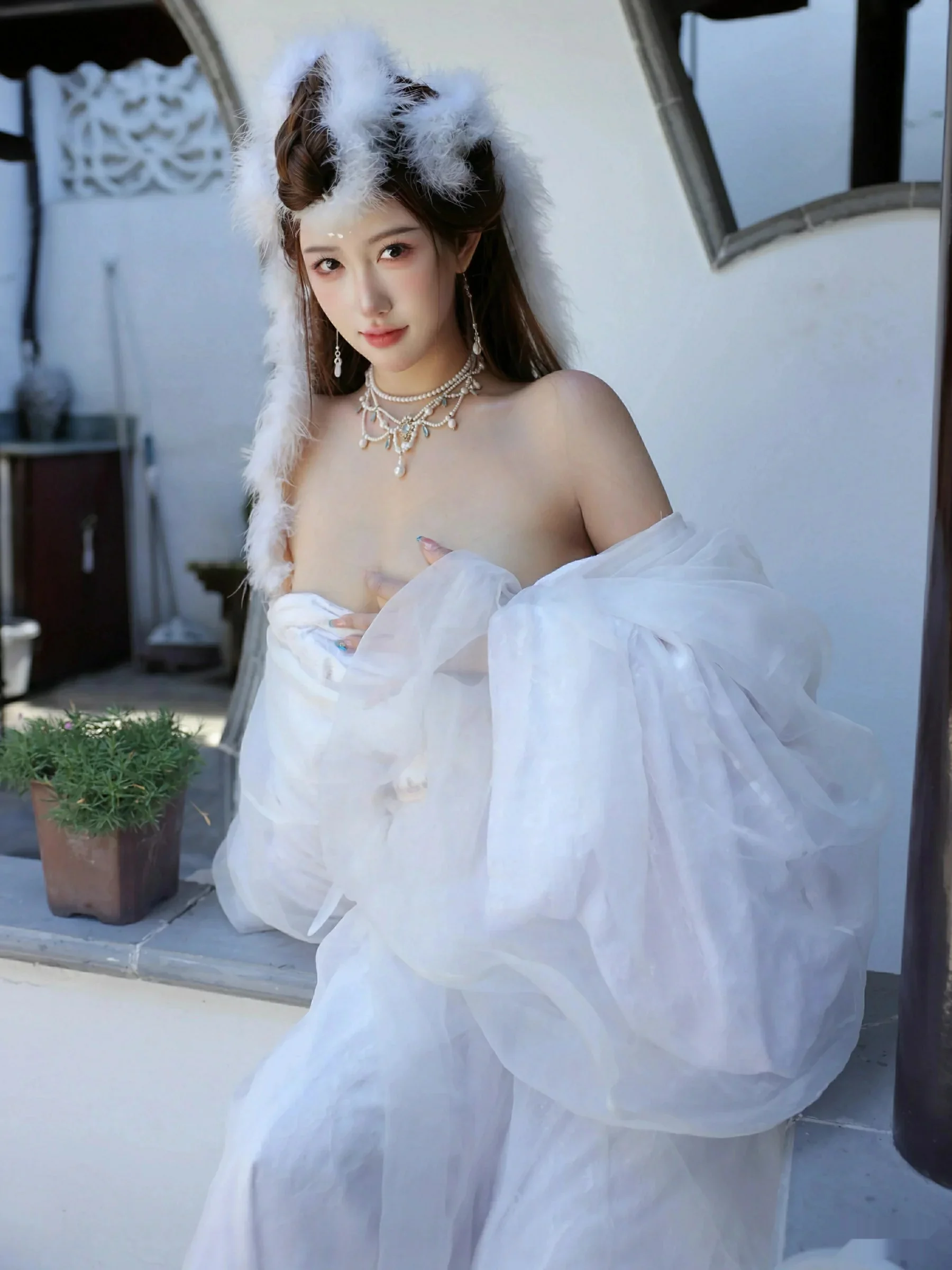 秀人集.com_[XiuRen秀人网]No.10843_模特金允希Yuki性感白色锦毛鼠装扮低胸秀丰腴身材完美诱惑写真78P