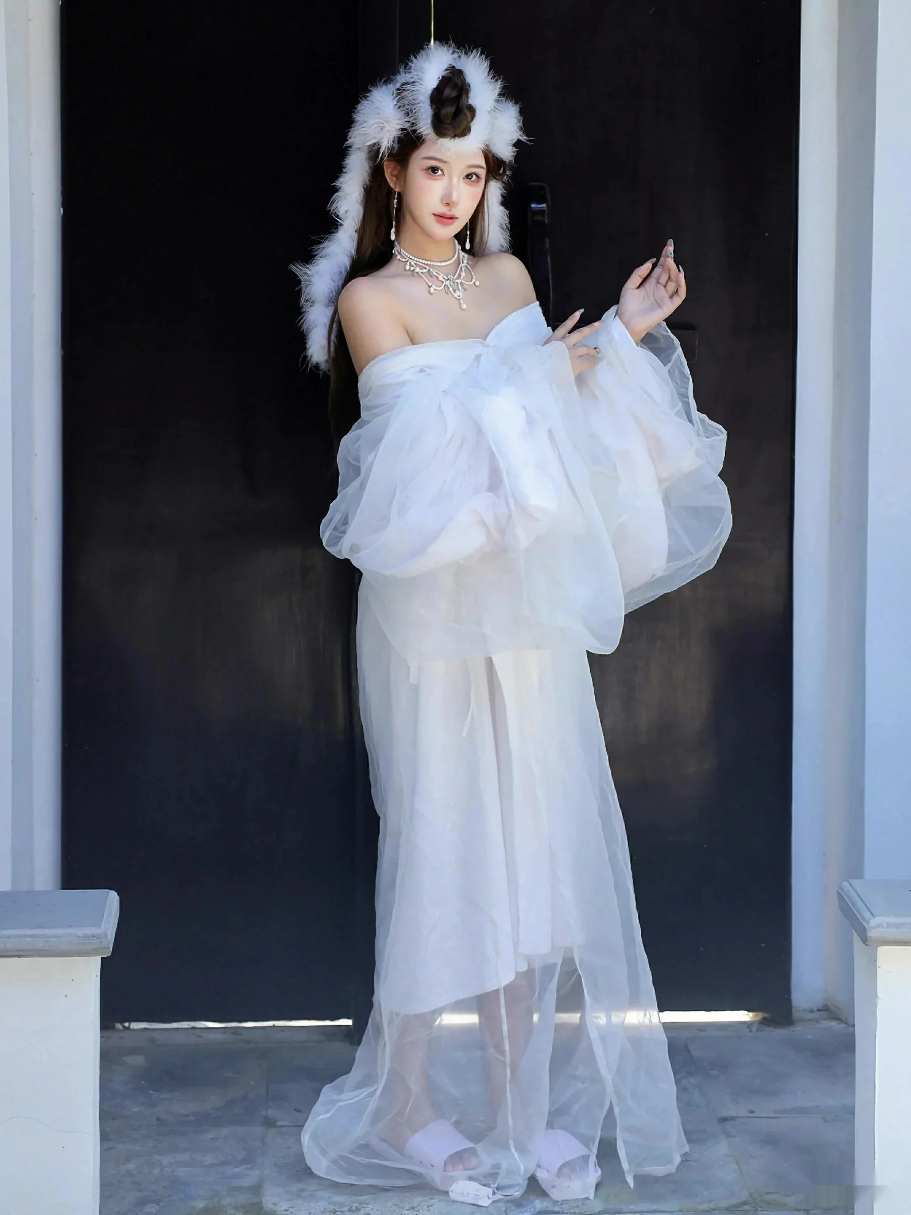 秀人集.com_[XiuRen秀人网]No.10843_模特金允希Yuki性感白色锦毛鼠装扮低胸秀丰腴身材完美诱惑写真78P