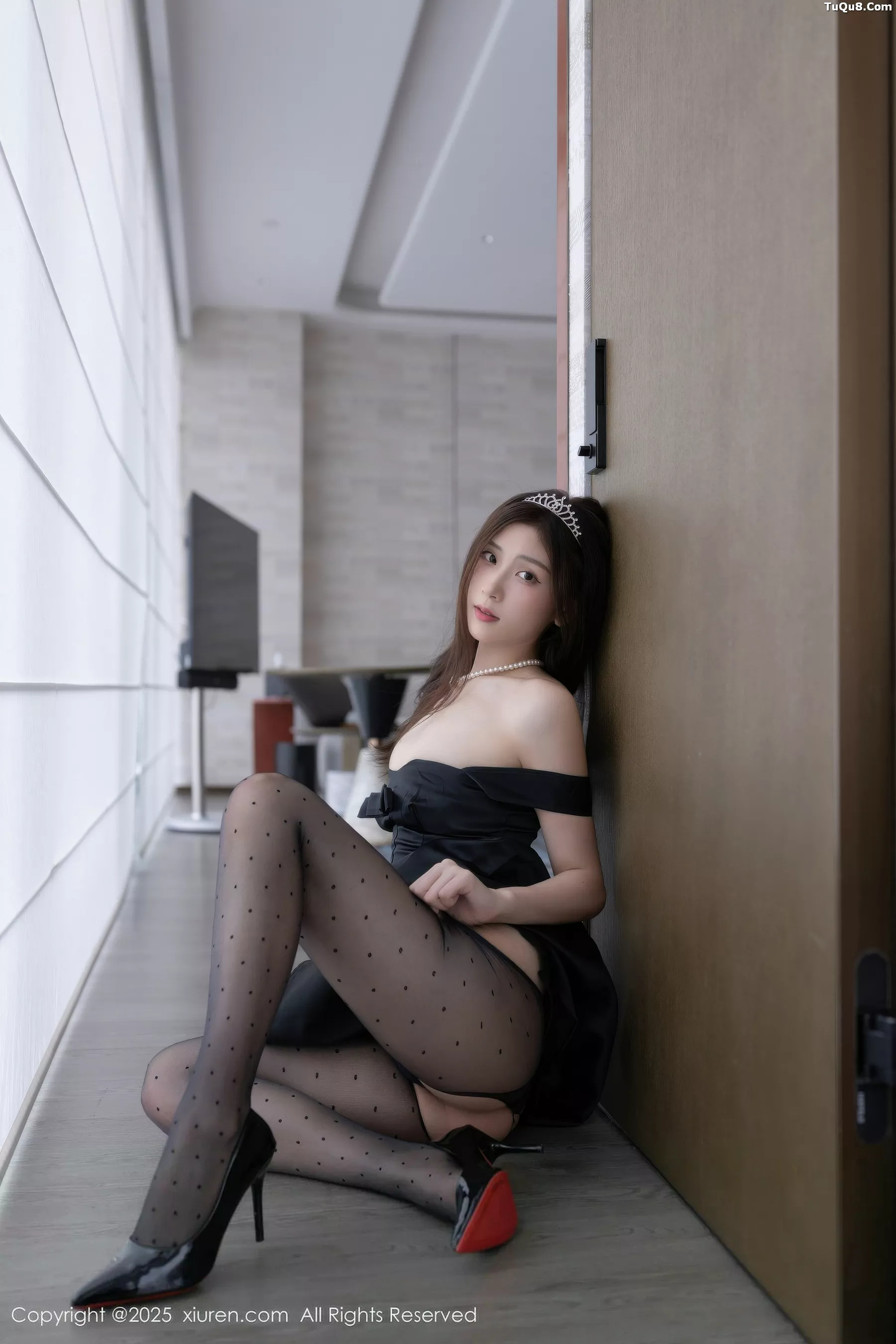 秀人集.com_[XiuRen秀人网]No.10878_模特刘婷婷性感黑色连衣短裙配黑色圆点丝袜秀曼妙身材诱惑写真71P