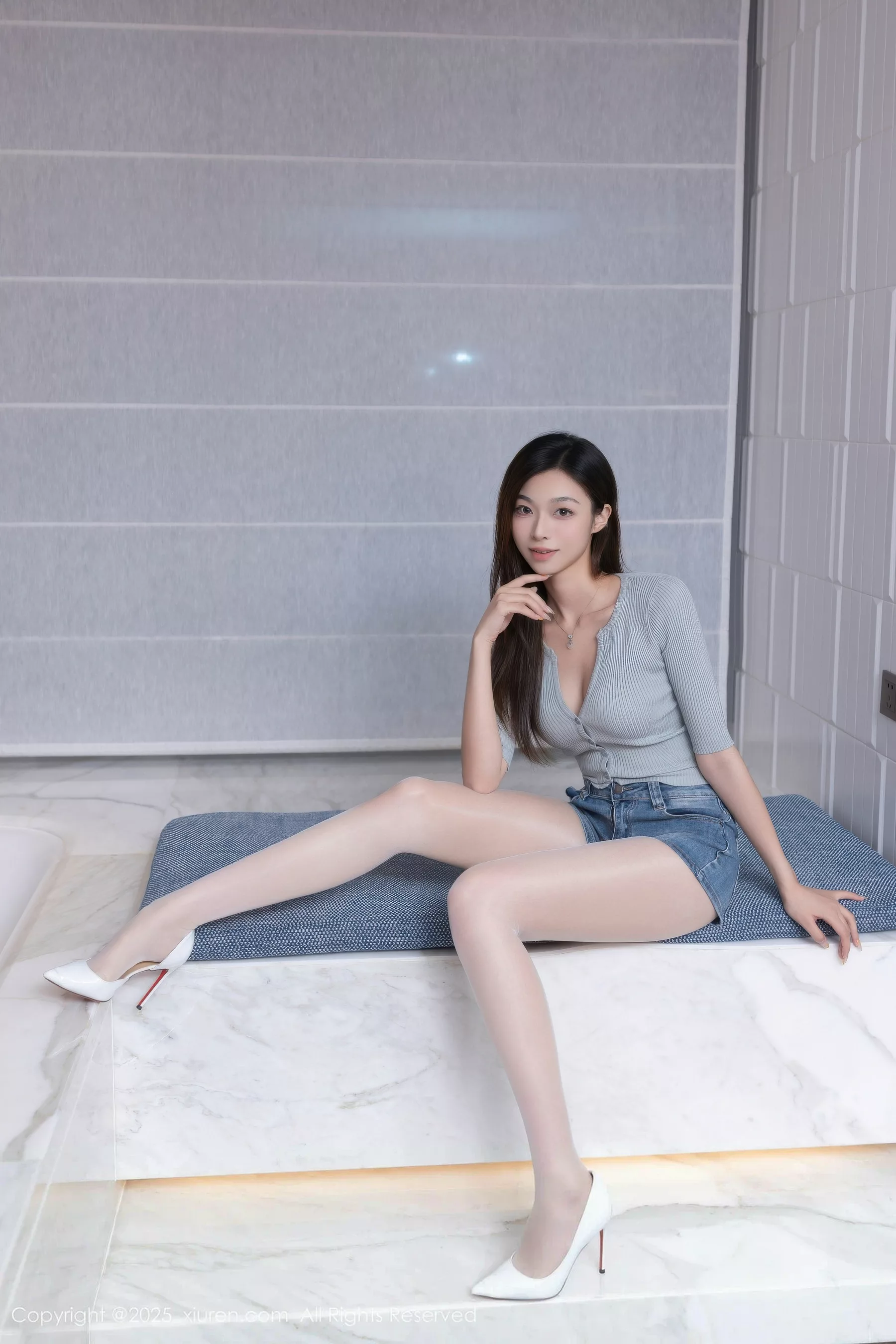 秀人集.com_[XiuRen秀人网]No.10881_模特kiki柚柚性感蓝色超短牛仔裤配原色丝袜秀凹凸身材诱惑写真80P