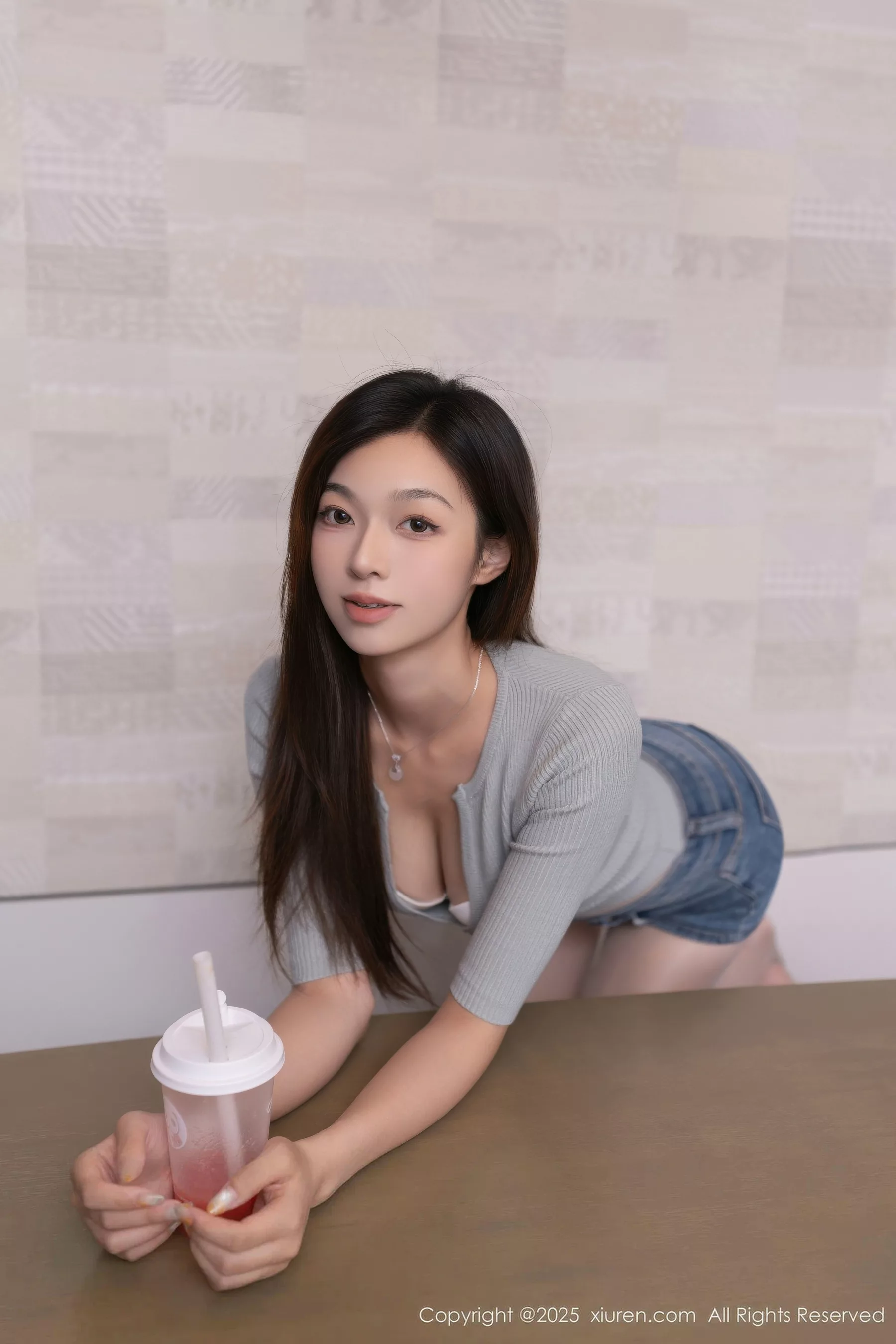 秀人集.com_[XiuRen秀人网]No.10881_模特kiki柚柚性感蓝色超短牛仔裤配原色丝袜秀凹凸身材诱惑写真80P