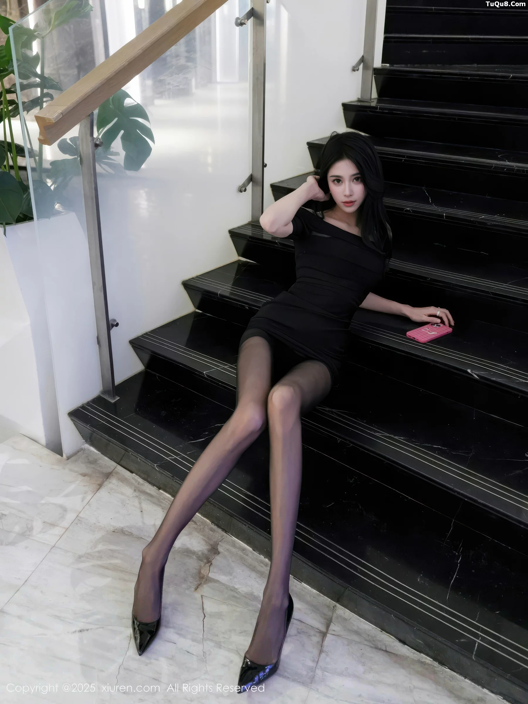 秀人集.com_[XiuRen秀人网]No.10942_新人模特椰汁糯米姬性感黑色连衣短裙配超薄黑丝秀美腿诱惑写真53P